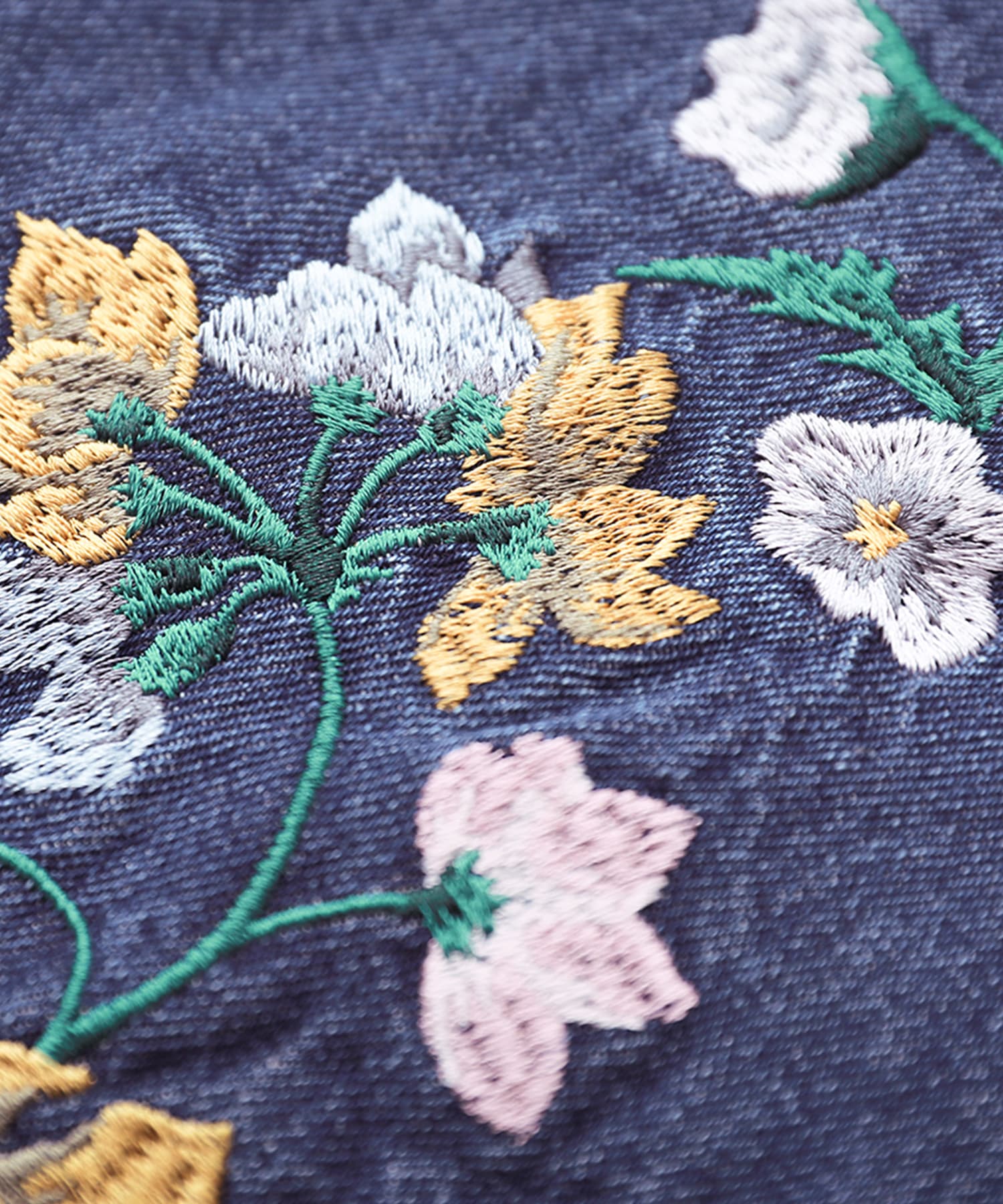 サイズアウトの為出品いたします小花柄刺繍  デニムスカート 120cm