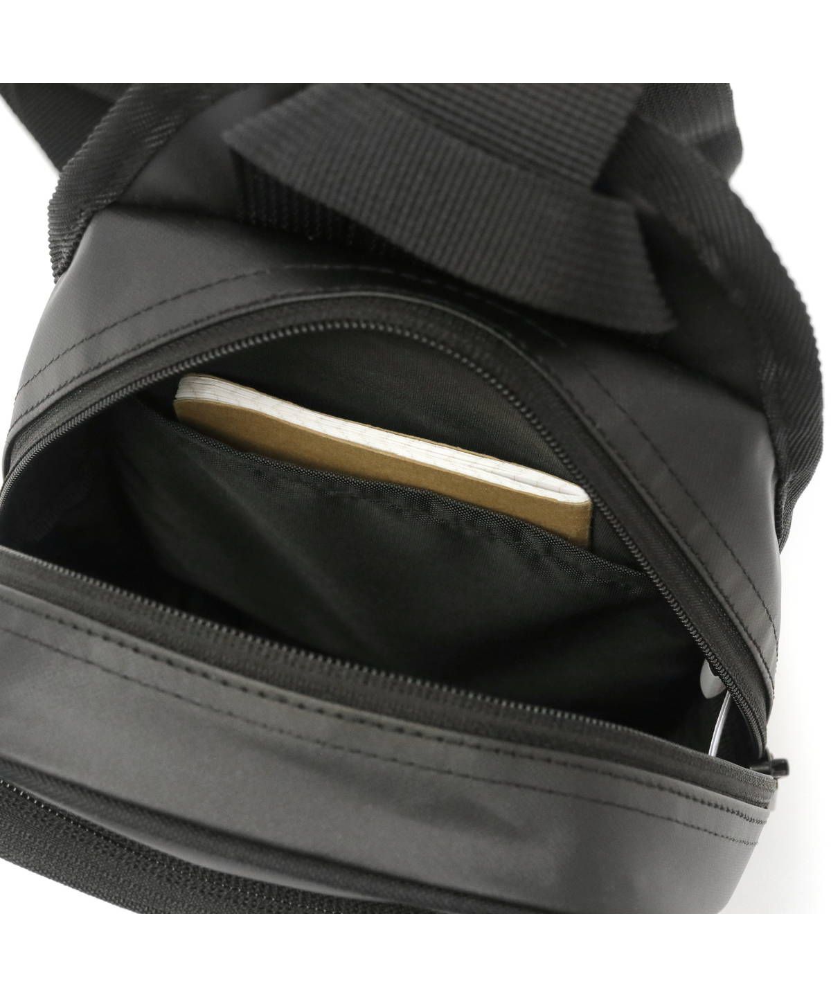 adidas（アディダス）の「ワンショルダー バックパック