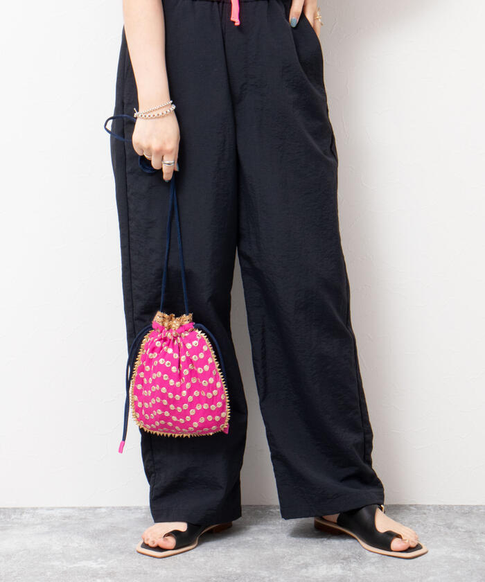 ロラライハリス♡ブラックWデニム♡刺繍のワンハンドル巾着バッグ♡ストーン付き 人気No.1】YONE インド刺繍ワンハンドルバッグ 巾着バッグ 刺繍