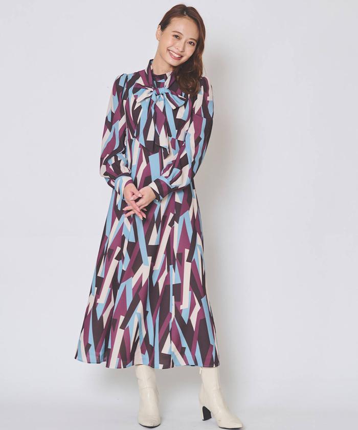 セール 50%OFF】ジオメトリックボウタイハイネックワンピース セール 50%OFF】ジオメトリックボウタイハイネックワンピース