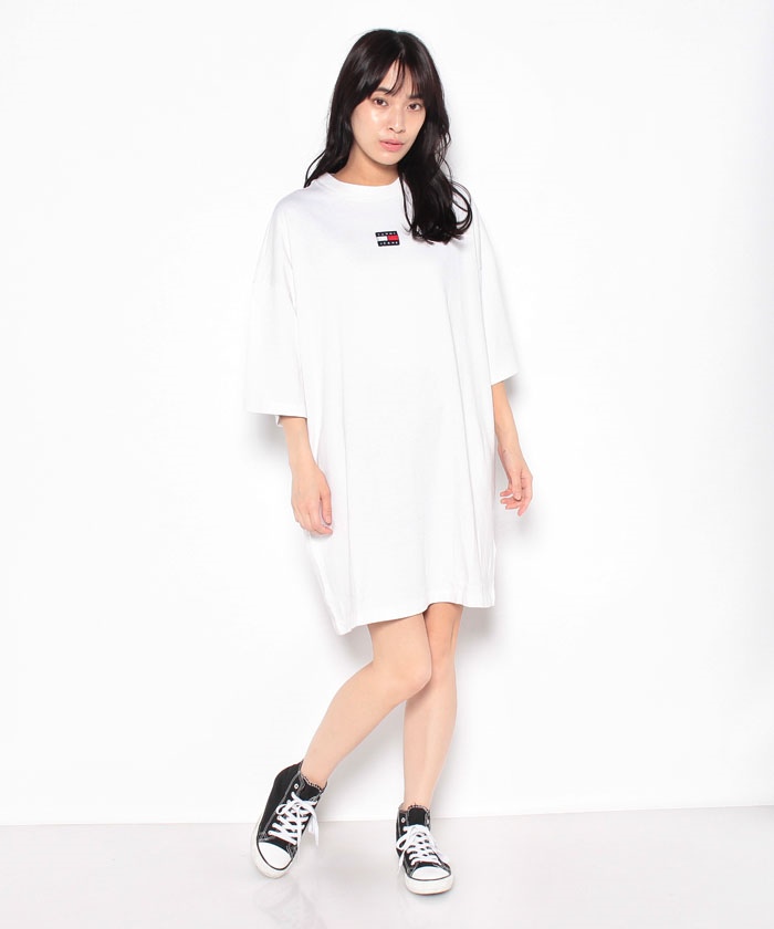 セール】トミージーンズ TOMMY JEANS バッジTシャツワンピース