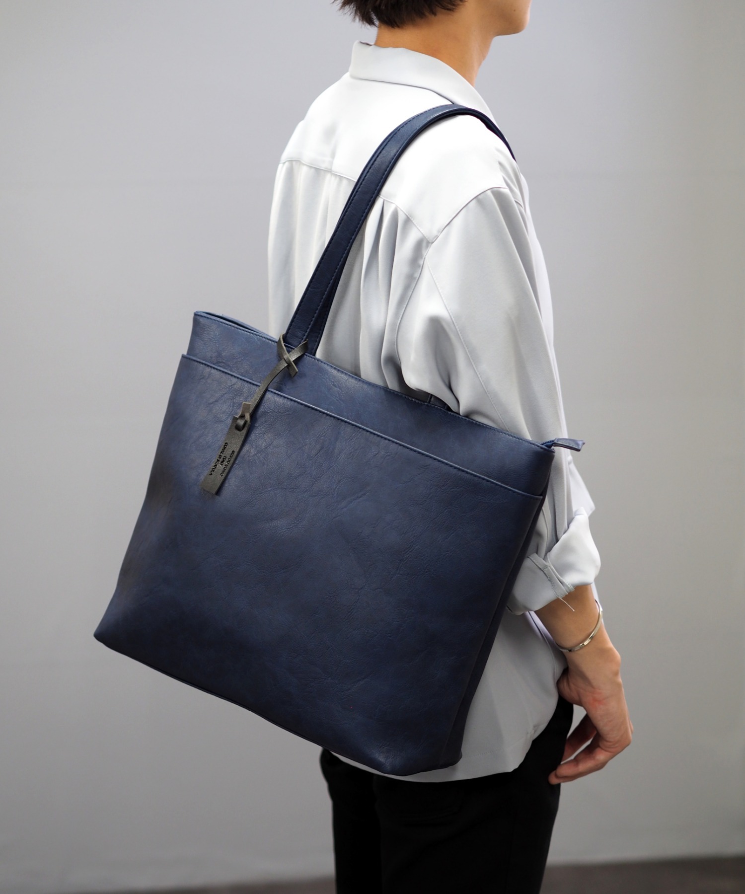 グッシオ ウォーモ GUSCIO UOMO レザータッチ 横型トートバッグ
