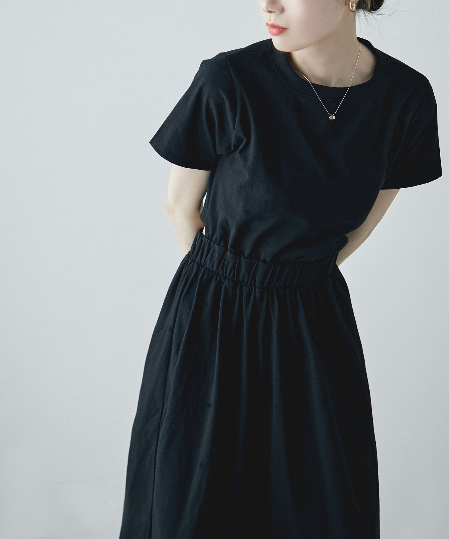 極美品✨VELLA FRED ロングワンピース　タイト　バックオープン　黒　半袖 楽天市場】マーメイド ワンピース 全2色 半袖 Vネック シンプル