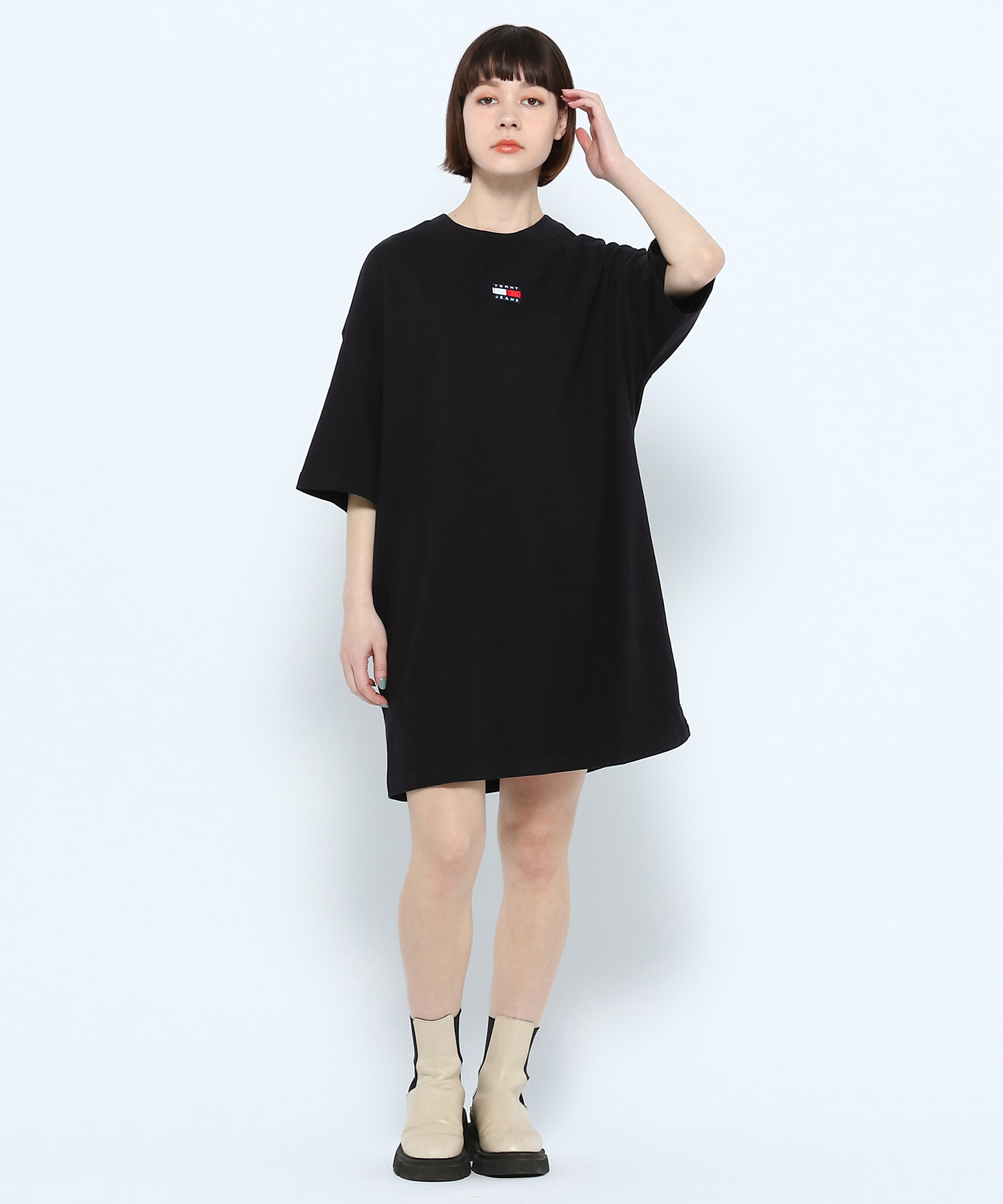 セール】トミージーンズ TOMMY JEANS バッジTシャツワンピース