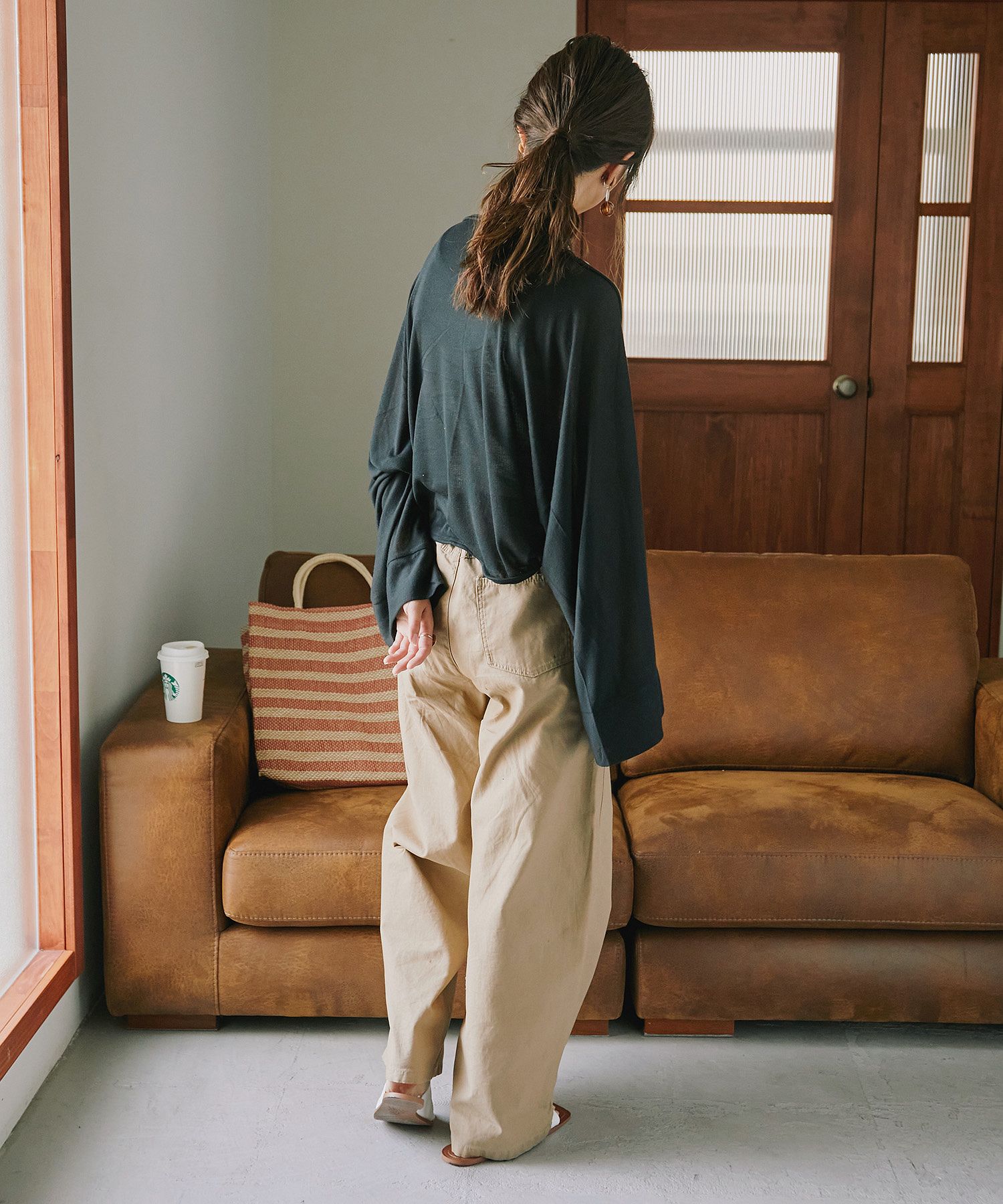 洗練されたデザイン　ETRO 正規品　大判ショール　約140×140 希少サイズ 洗練されたデザイン ETRO 正規品 大判ショール 約140×140 希少32