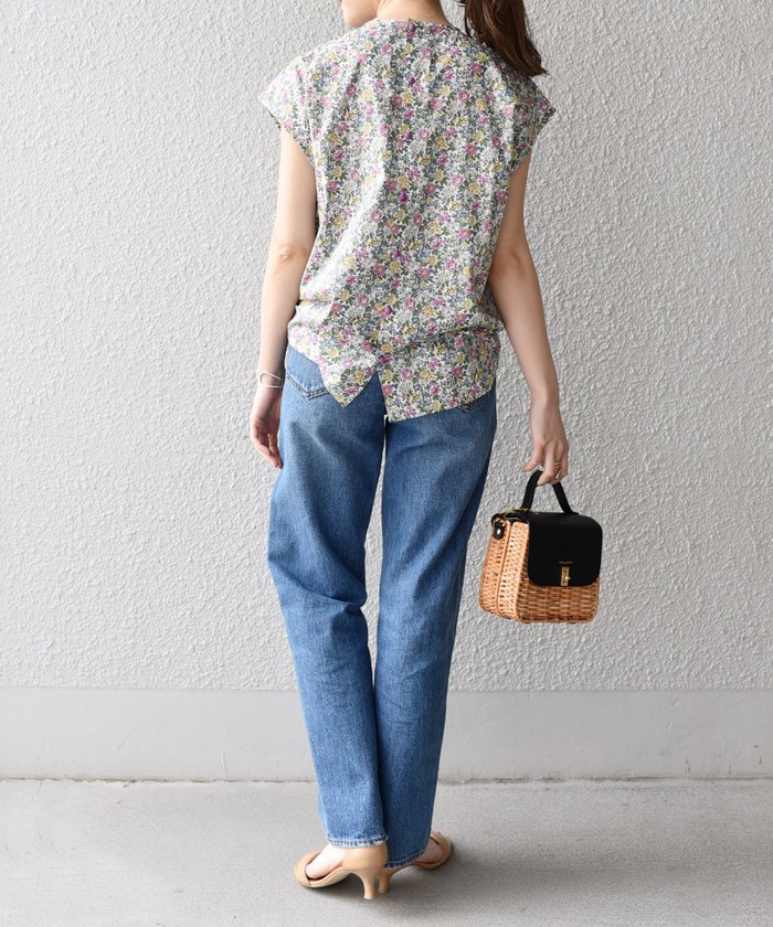 新品 SHIPS〈手洗い可能〉LIBERTY フロントフリルブラウス 新品 SHIPS〈手洗い可能〉LIBERTY フロントフリルブラウス