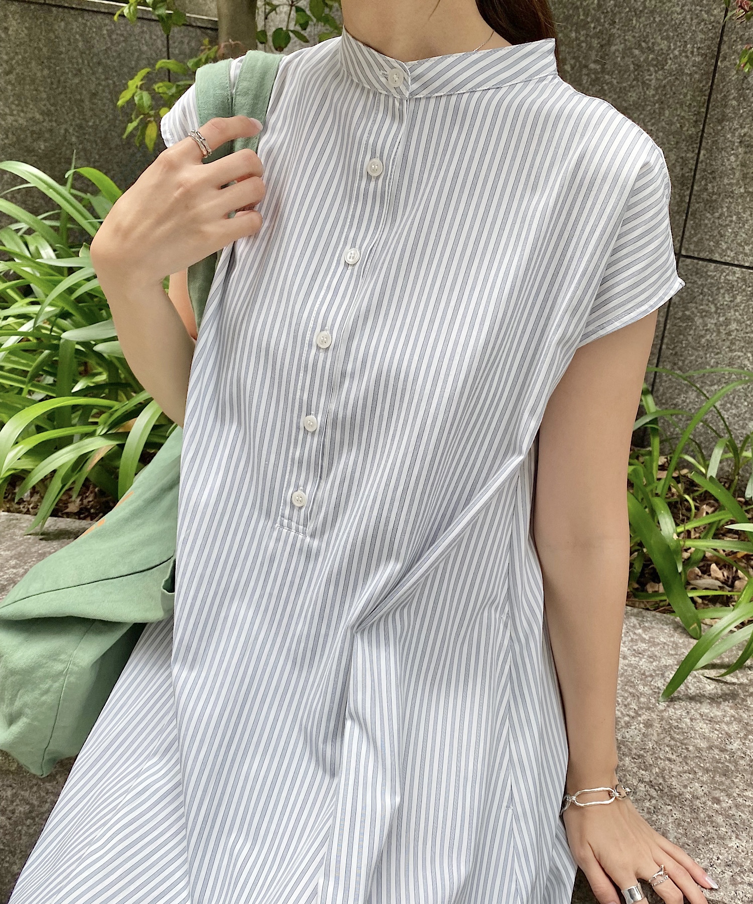 スローブイエナ　シャツワンピース　ゆったり　フレンチスリーブ　バンドカラー スローブイエナ シャツワンピース ゆったり フレンチスリーブ