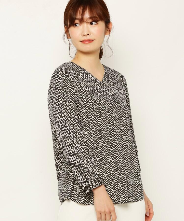 セール 50%OFF】☆ジオメトリック柄Vネックオーバーブラウス(504050605