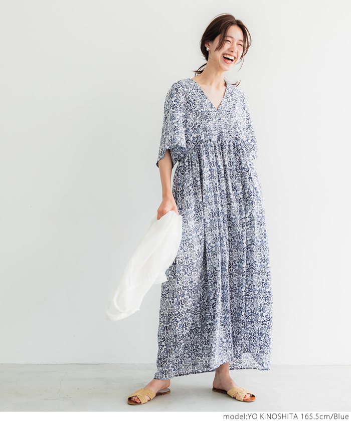 クーポン】【セール 66%OFF】タイル柄シャーリングVネック