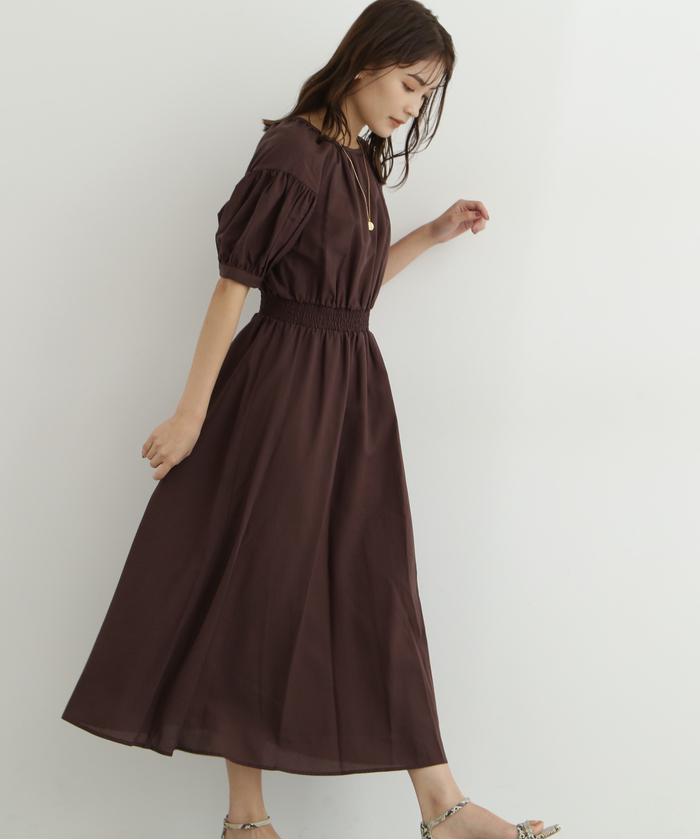 【新品未使用】半袖 ロングワンピース ナチュラルビューティーベーシック 茶系 セール 60%OFF】ウエストシャーリングギャザーネックワンピース