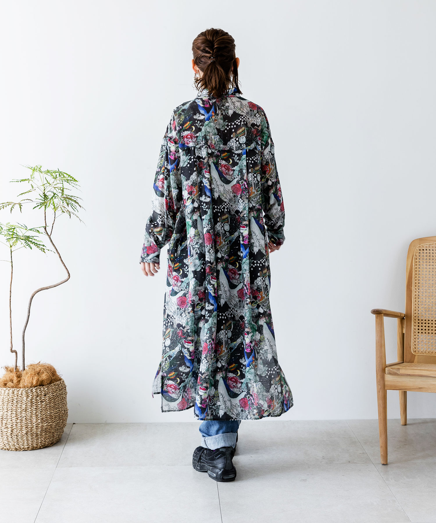 【ScoLar】 スカラー　シャツ　ワンピース　ロング丈　新品未使用　アイボリ セール】モチーフ大集合アート柄シャツワンピース(504849982