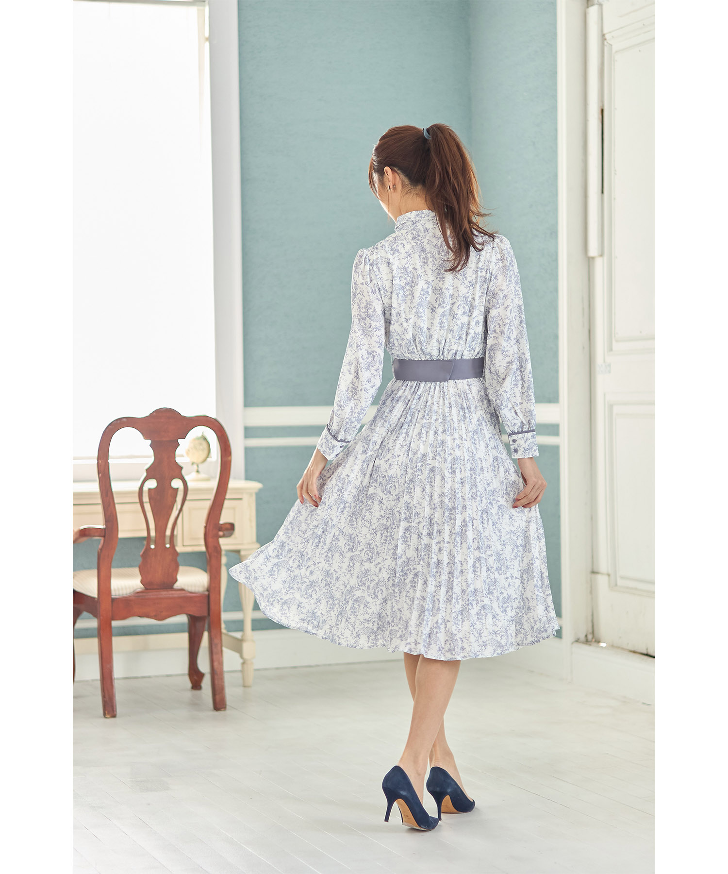 ベルト付きトワルドジュイ柄シャツプリーツ切り替え配色