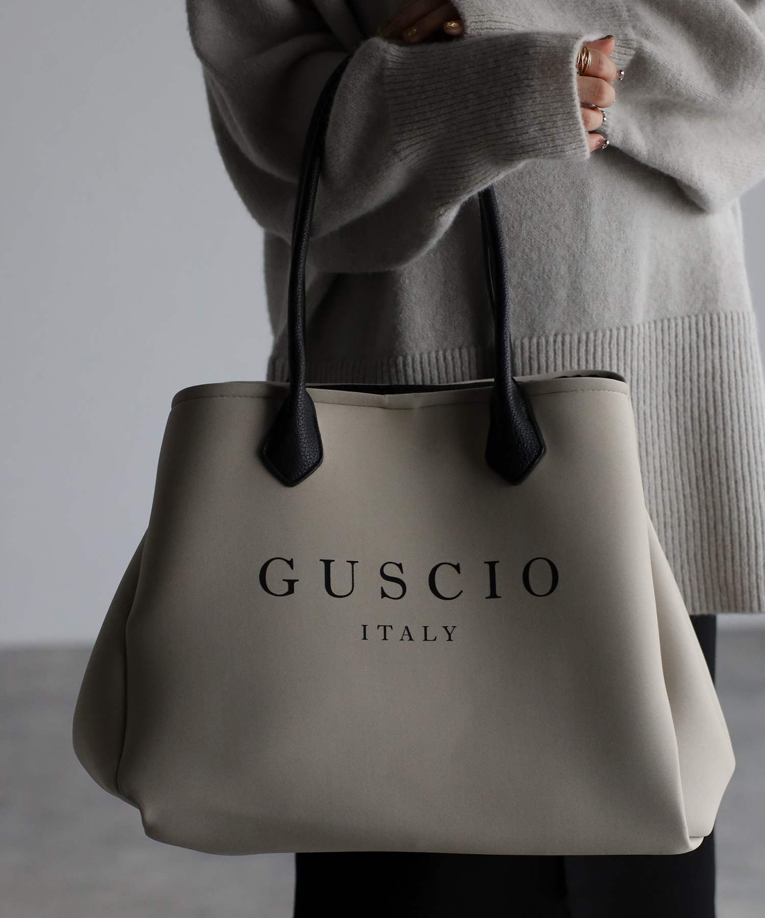 グッシオ GUSCIO ITALY トートバッグ/ネオプレーンの通販 by