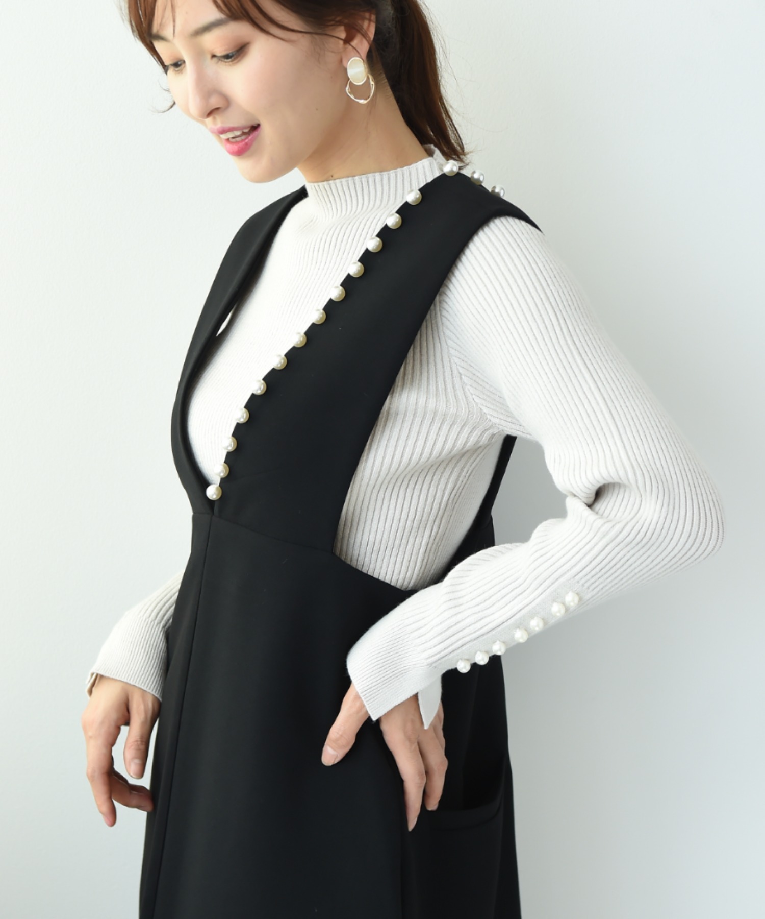 anana パール付Vサスペンダーワンピース　パール付きワンピース ☆定番☆パール付VサスペンダーOP | ONE-PIECE | anana online store