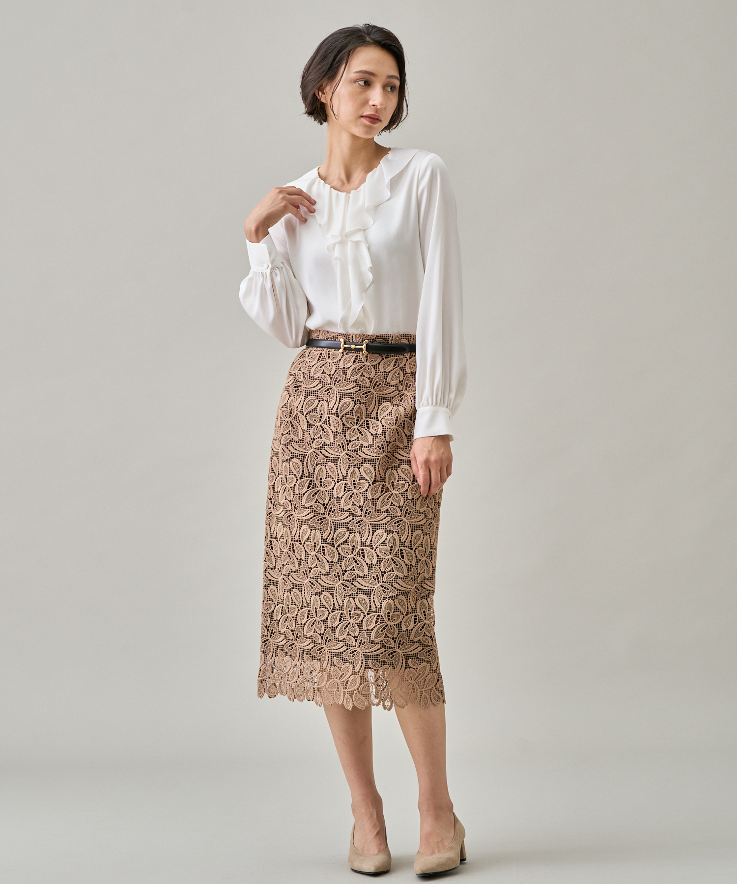セール 30%OFF】サテンアムンゼンラッフルタイブラウス