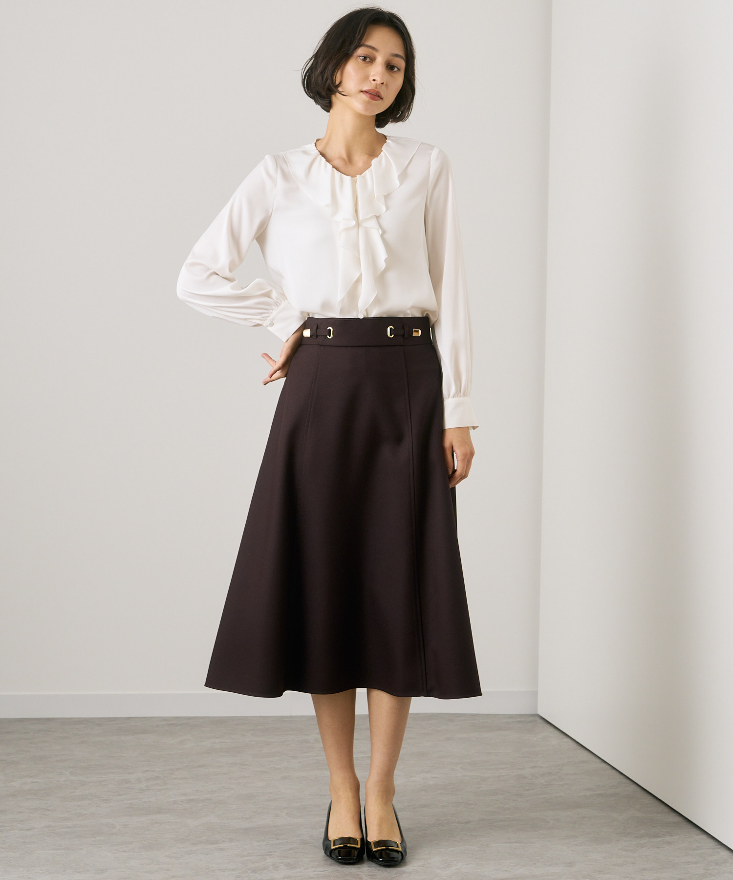セール 30%OFF】サテンアムンゼンラッフルタイブラウス