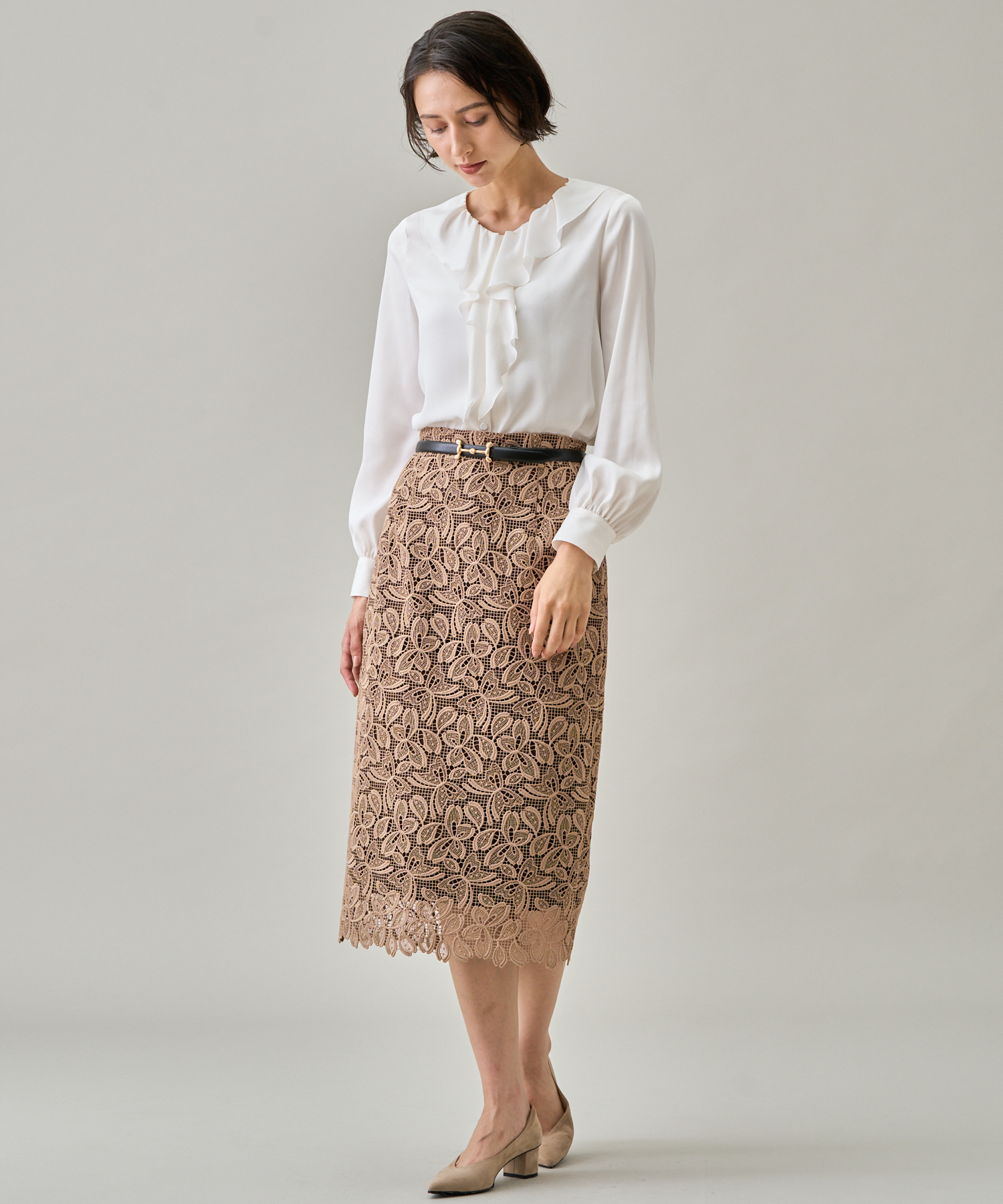 セール 30%OFF】サテンアムンゼンラッフルタイブラウス