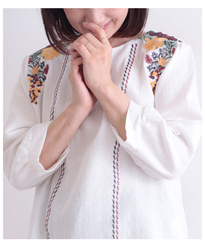 新品　ブラウス刺繍　花柄　民族調　フォークロア　ゆったり　白　ホワイト 新品 ブラウス刺繍 花柄 民族調 フォークロア ゆったり 白