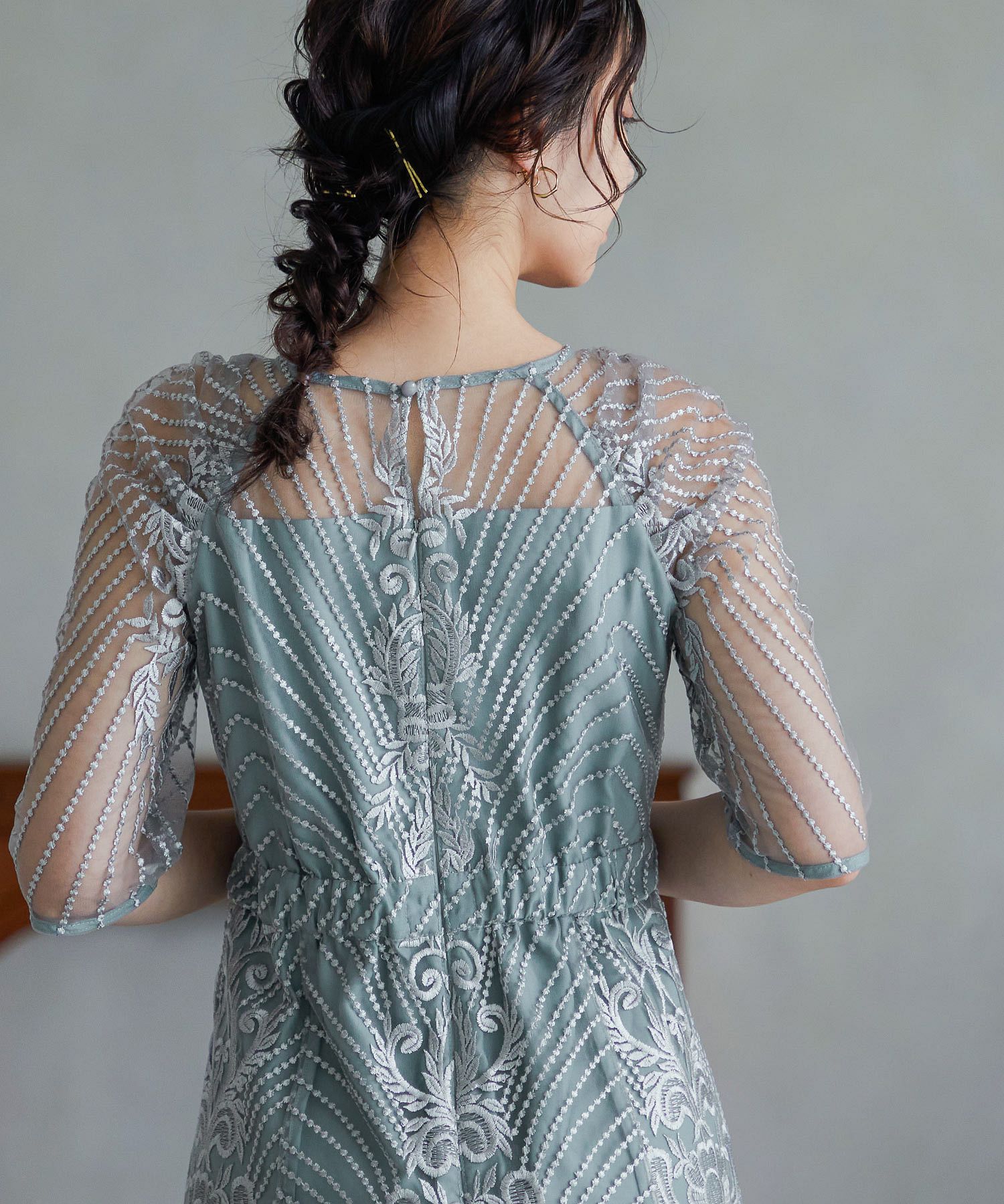 【処分価格】niana ベージュ パフスリーブ 刺繍 パーティドレス　L ニアナ niana 【低身長用サイズあり】オーガンジーパフスリーブ
