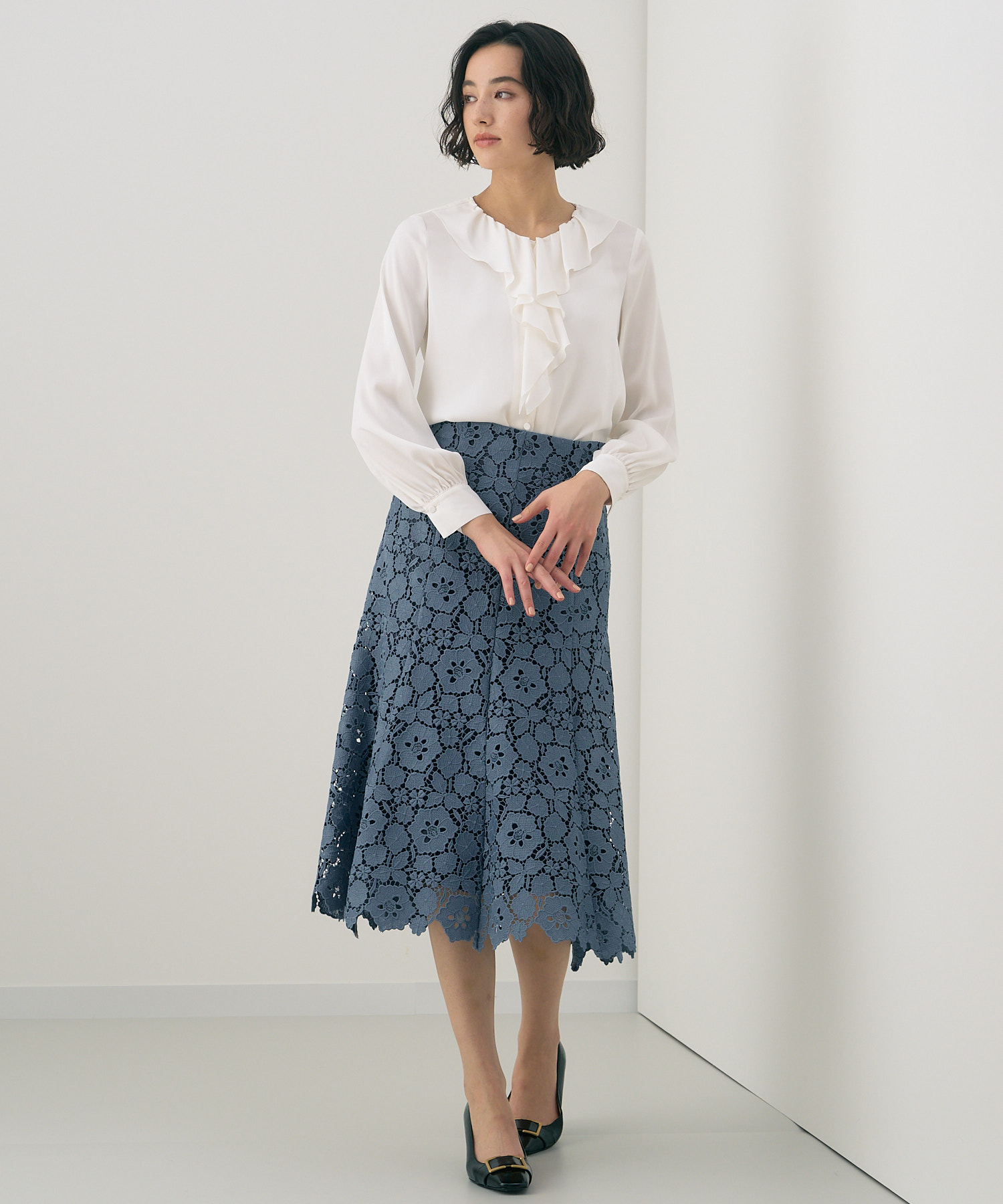 セール 30%OFF】サテンアムンゼンラッフルタイブラウス セール 30%OFF】サテンアムンゼンラッフルタイブラウス