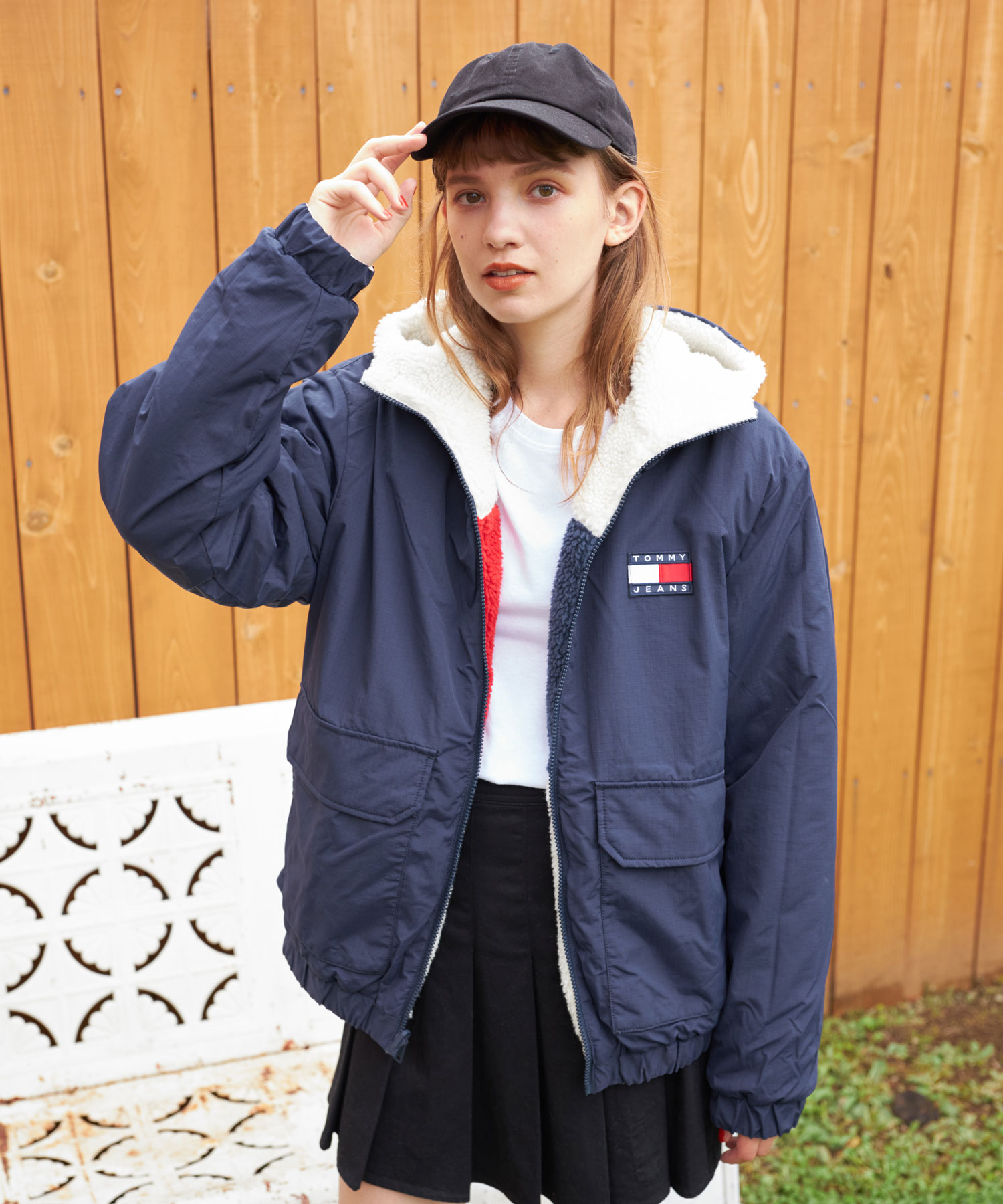 セール】トミージーンズ TOMMY JEANS リバーシブルシェルパ セール】トミージーンズ TOMMY JEANS リバーシブルシェルパ