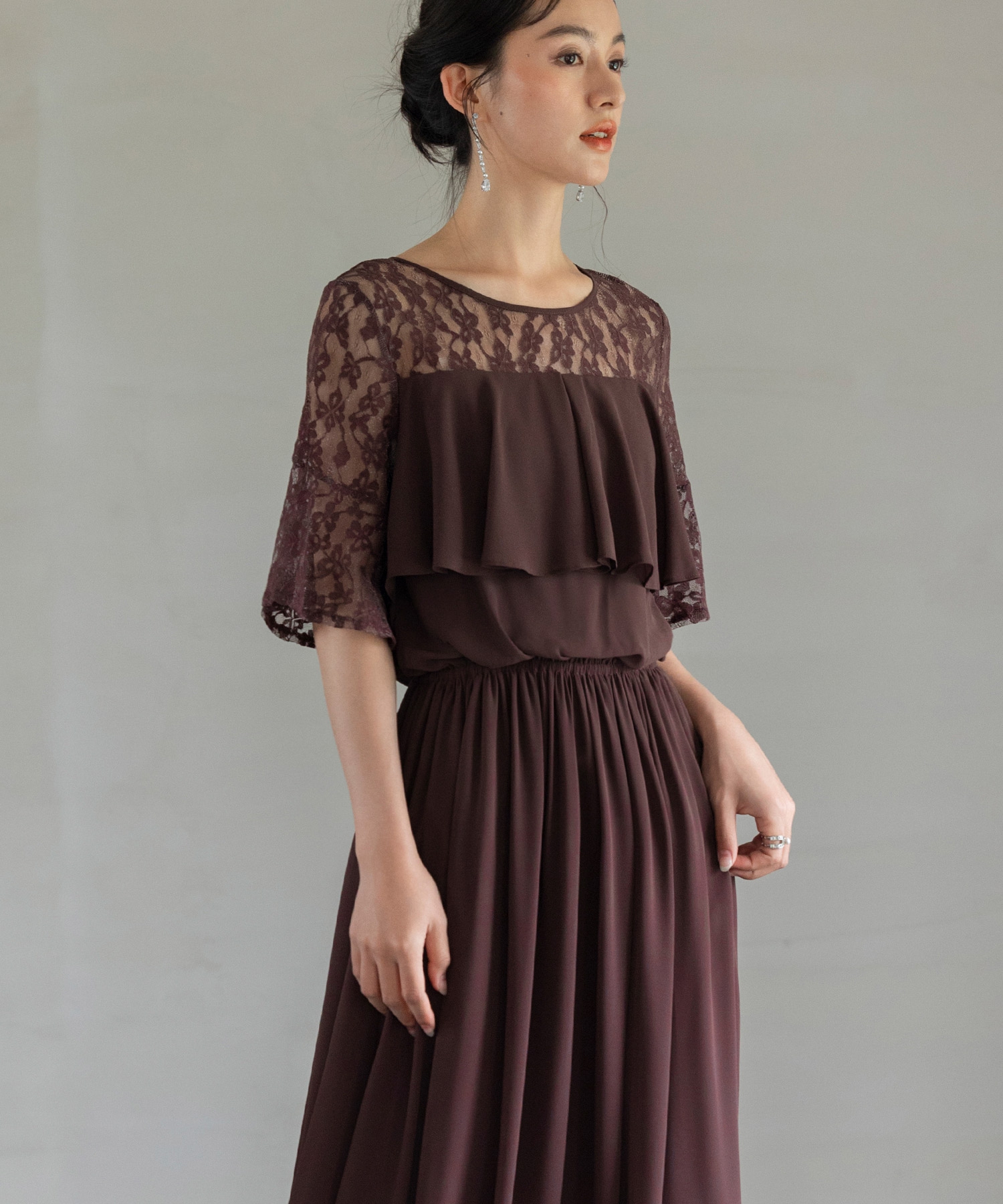 セール】ドレスプラス DRESS+ 胸元フリルのレースドレス・結婚式