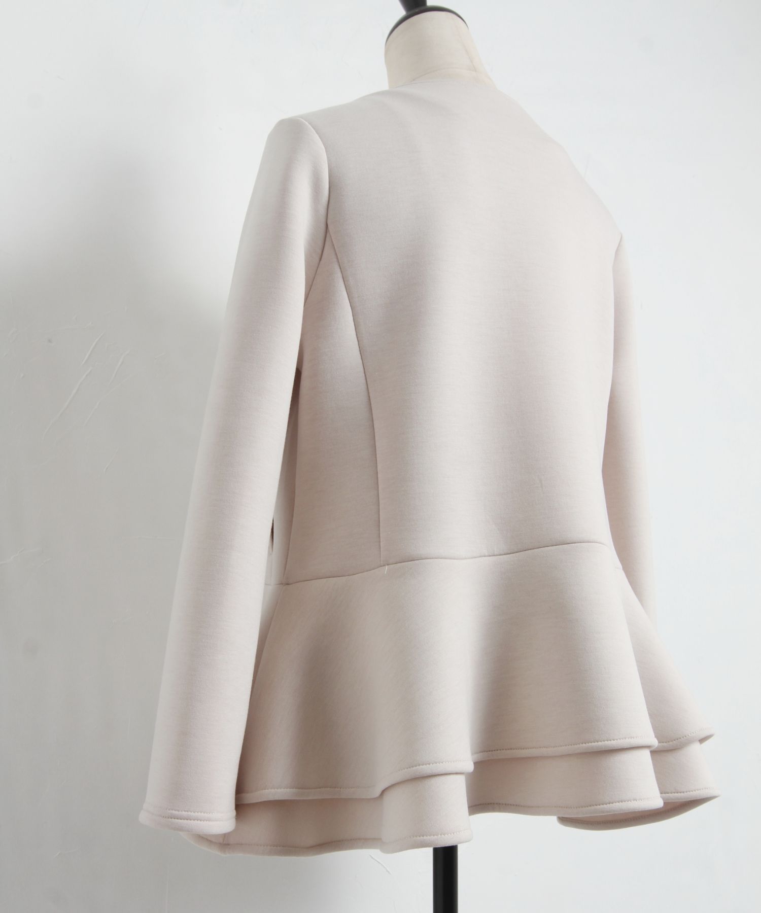 tocco closet✨ポケットパール付きノーカラーペプラムブルゾン　mサイズ tocco closet✨ポケットパール付きノーカラーペプラムブルゾン m