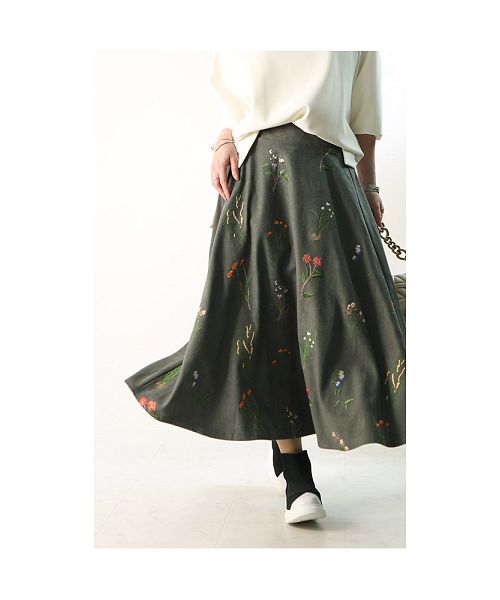 21794ブラック☆新品M～L☆モード系☆冬コーデ*中綿×花柄刺繍