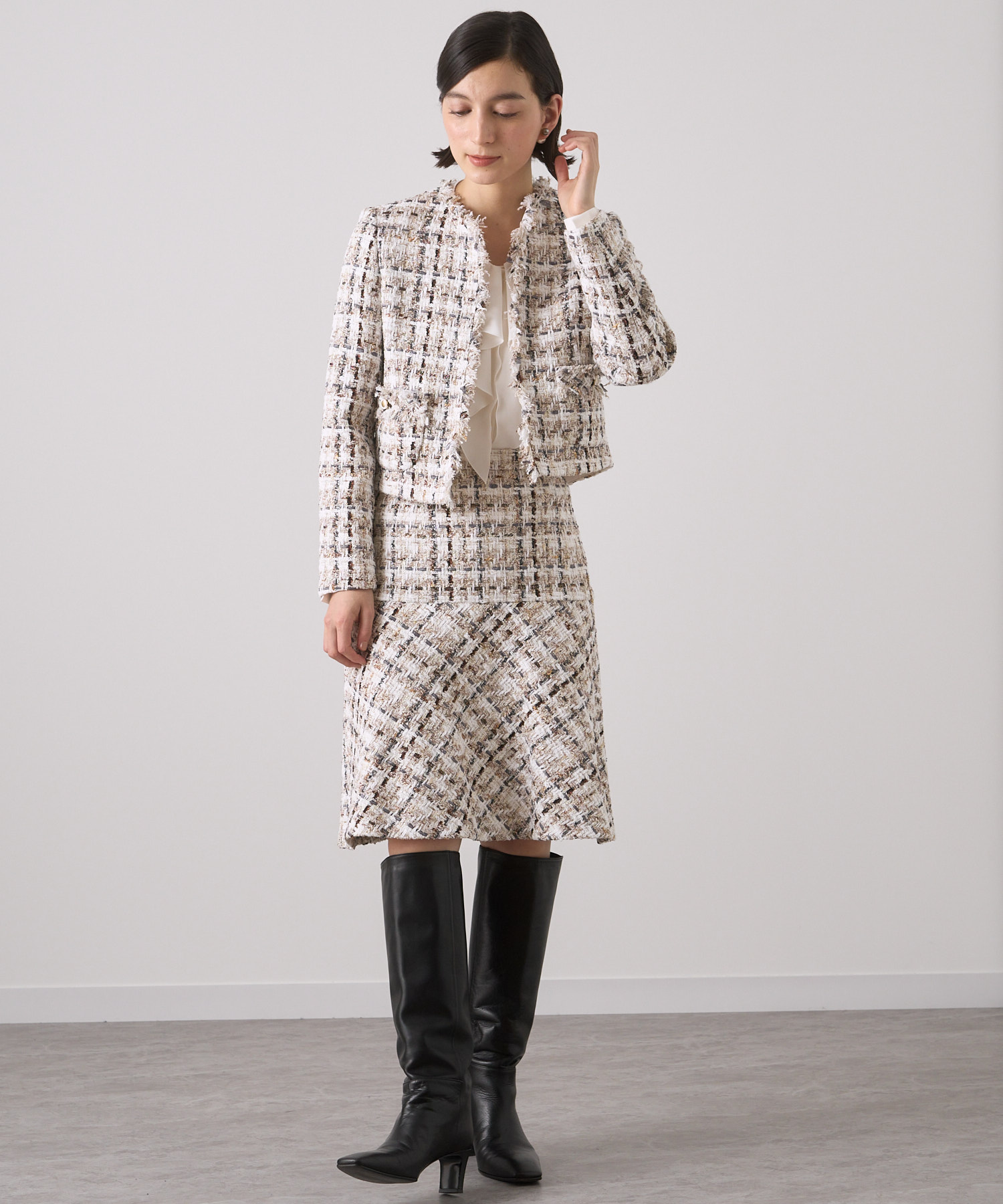 セール 30%OFF】サテンアムンゼンラッフルタイブラウス