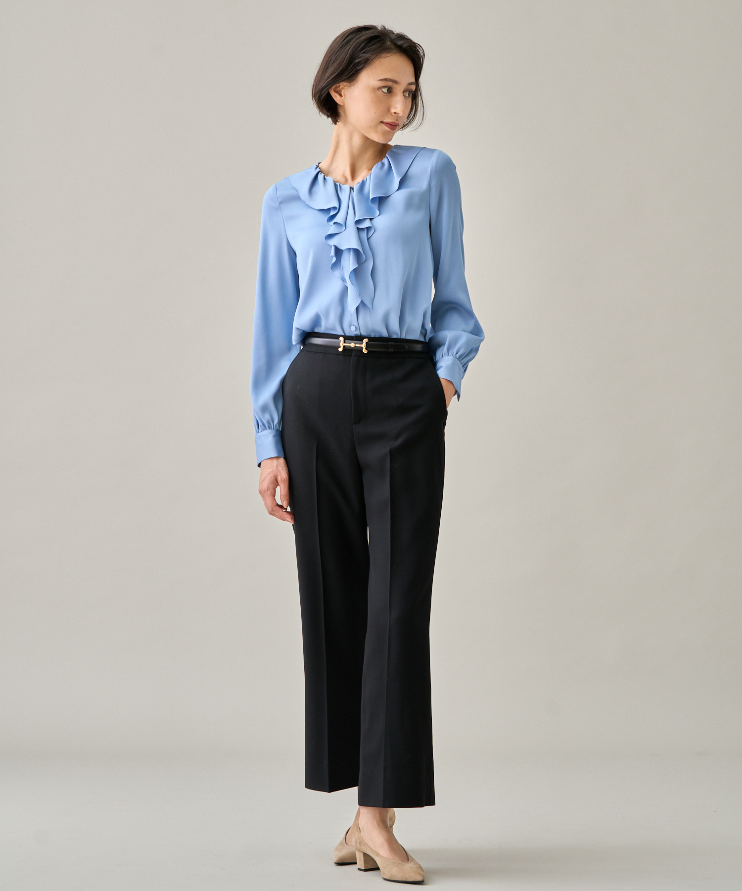 セール 30%OFF】サテンアムンゼンラッフルタイブラウス