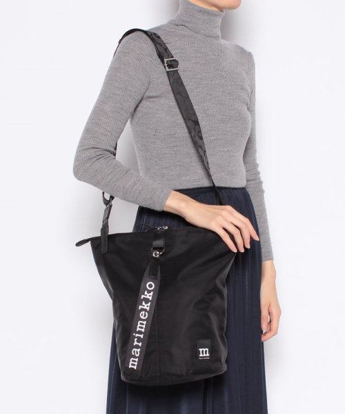 セール Marimekko マリメッコ All Day Bucket Solidショルダーバッグ マリメッコ Marimekko D Fashion