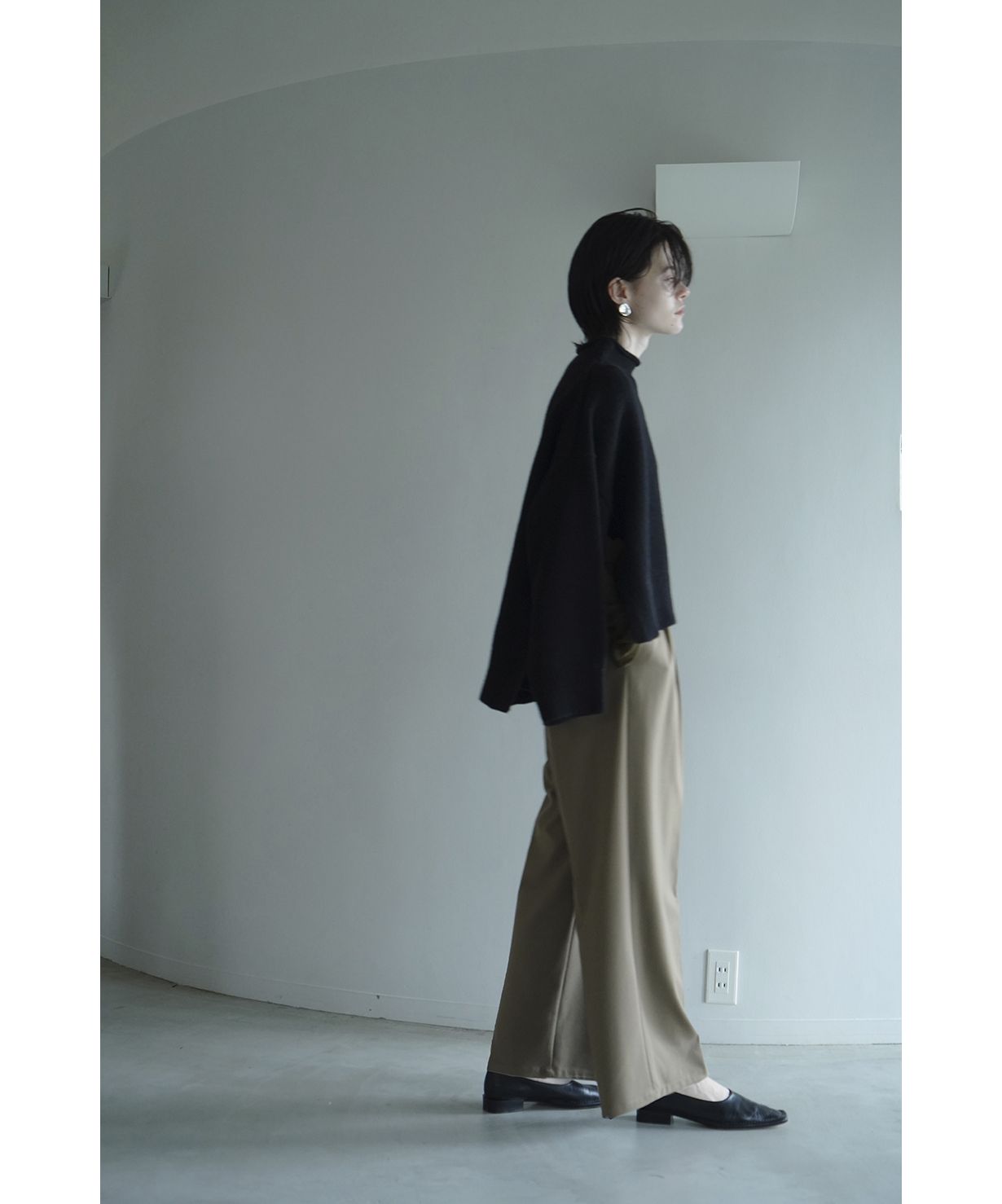 セール】SIDE SLIT WIDE CAPE KNIT TOPS(505006361) | クラネ(CLANE