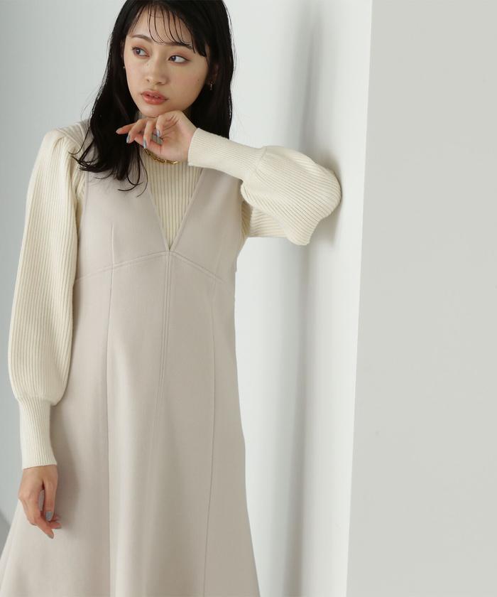 【美品】Natural Beauty Basic ジャンスカ　ベージュ　Vネック Vネックサイドバックルジャンスカ | NATURAL BEAUTY BASIC