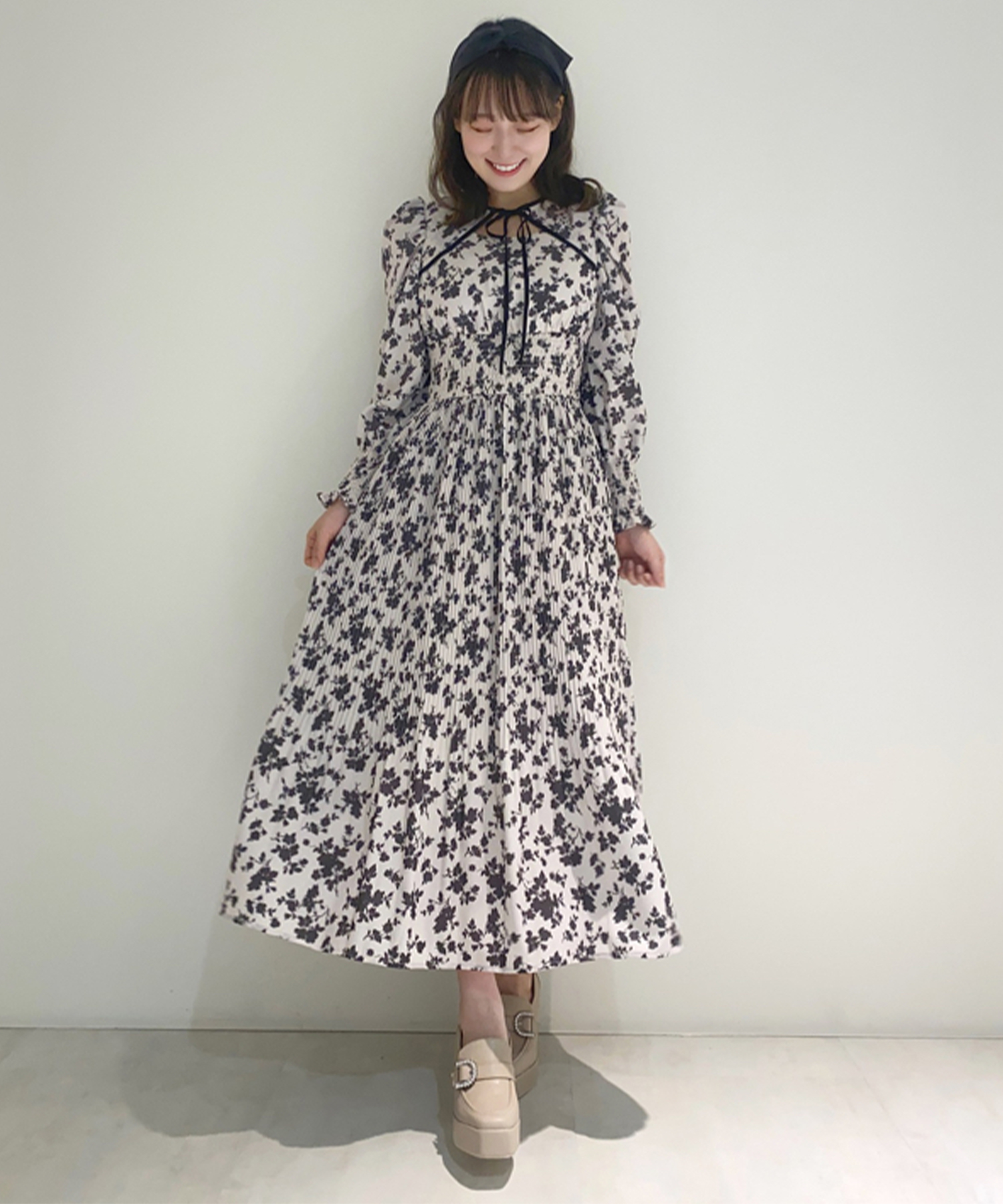セール】デコルテ開き花柄プリーツワンピース(505094544