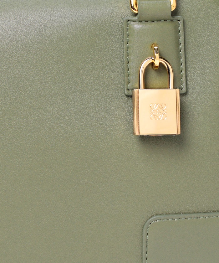 LOEWE】ロエベ ハンドバッグ ショルダーバッグ アマソナ19 LOEWE】ロエベ ハンドバッグ ショルダーバッグ アマソナ19