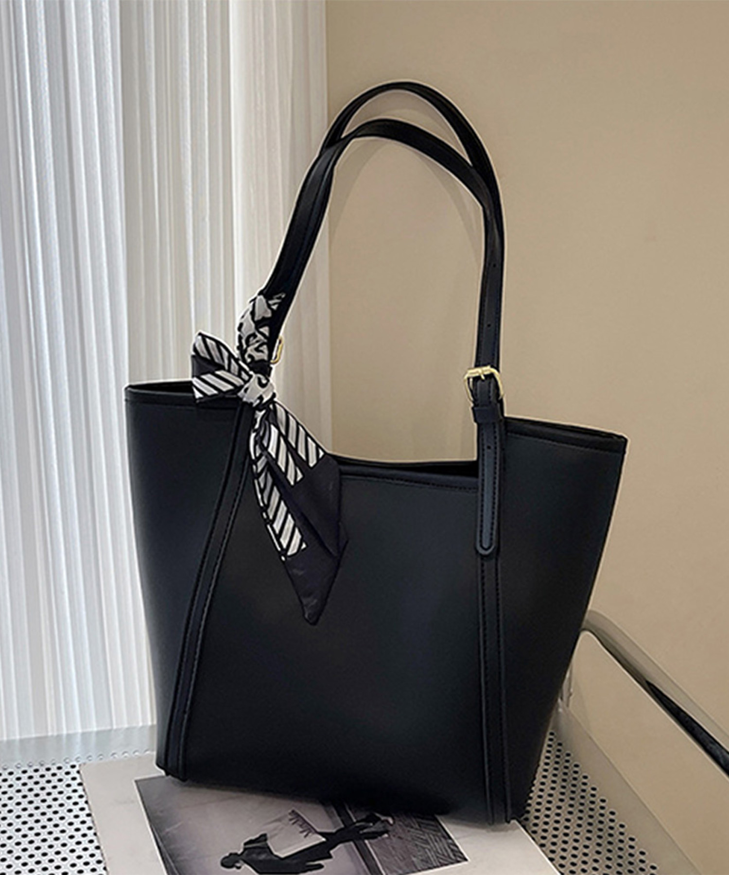 韓国デザイン スカーフ付 PUレザー トートバッグ ショルダー BAG セール】アミュレット Amulet スカーフリボン付きトートバッグ