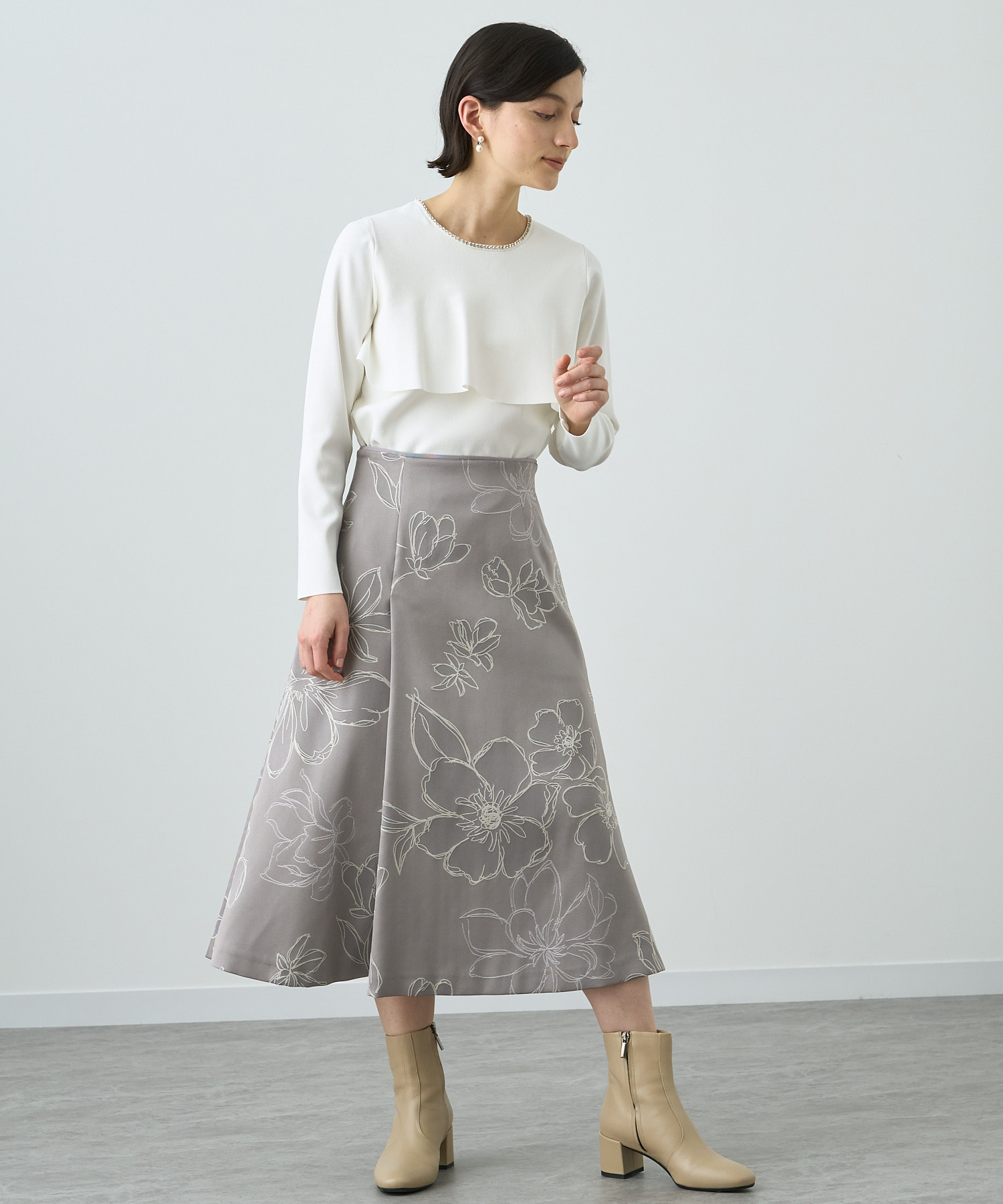 セール 40%OFF】レーヨンストレッチビジューネックプルオーバー