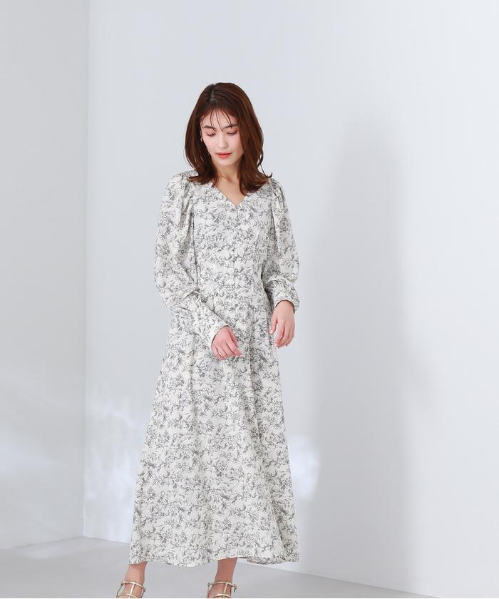 新品タグ付き♪フラワープリントワンピース ナチュラルビューティーベーシック M セール 30%OFF】リブ切替フラワープリントワンピース(505202316