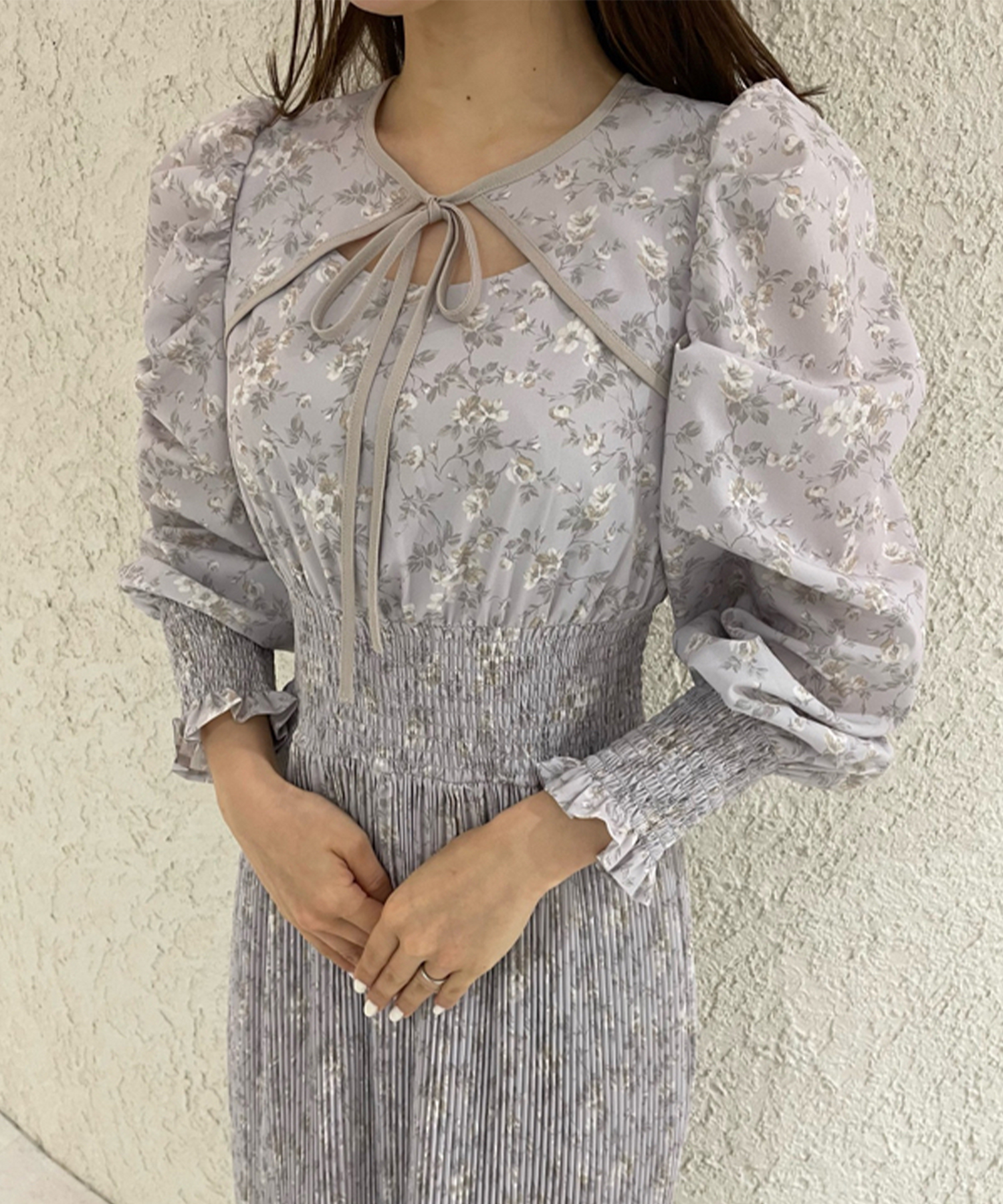 セール】デコルテ開き花柄プリーツワンピース(505094544
