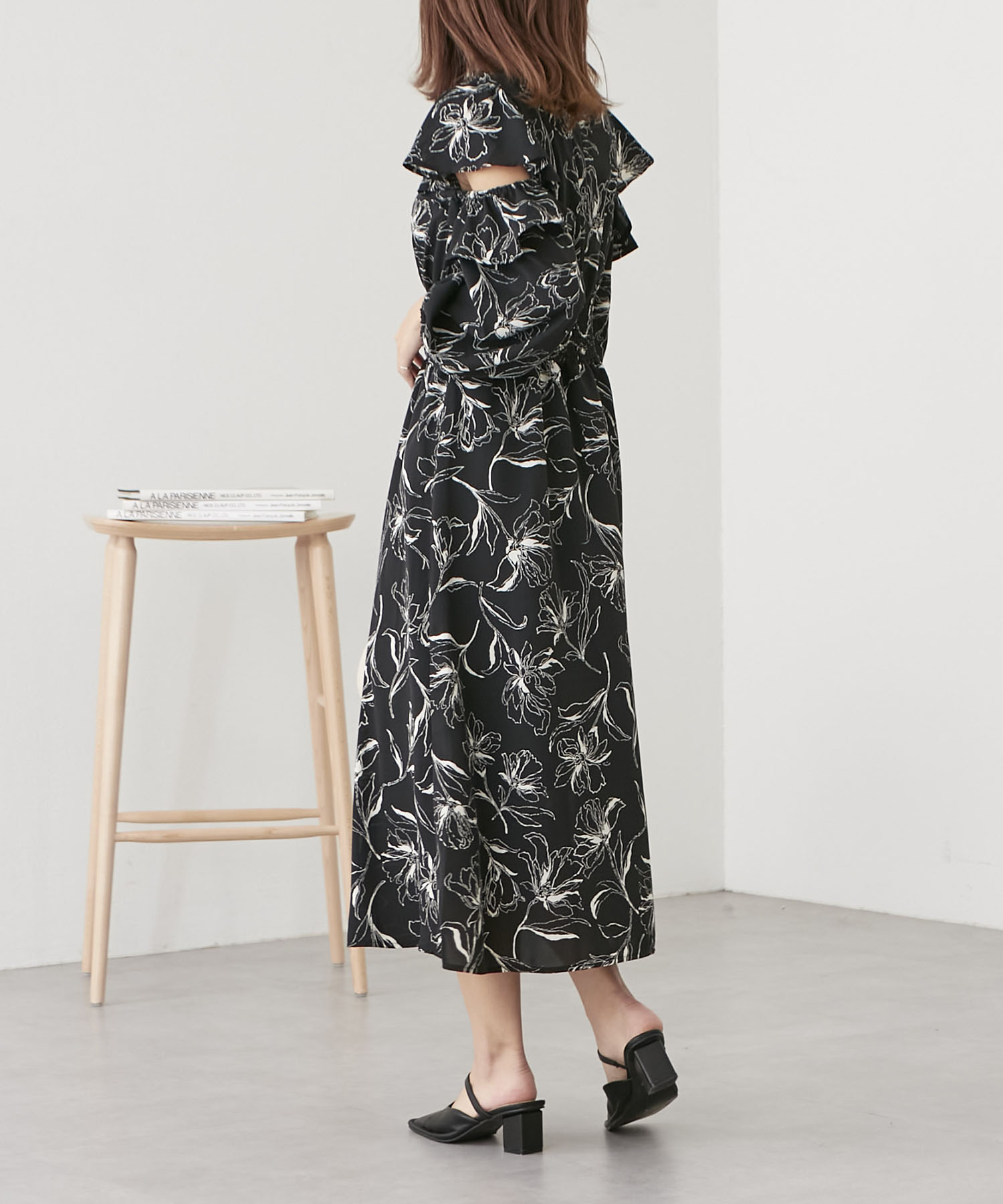 ★ChicLine★ ウィングスリーブラップ花柄ワンピース continuer de NICE CLAUP/線画花柄ワンピース｜NICE CLAUP/OLIVE