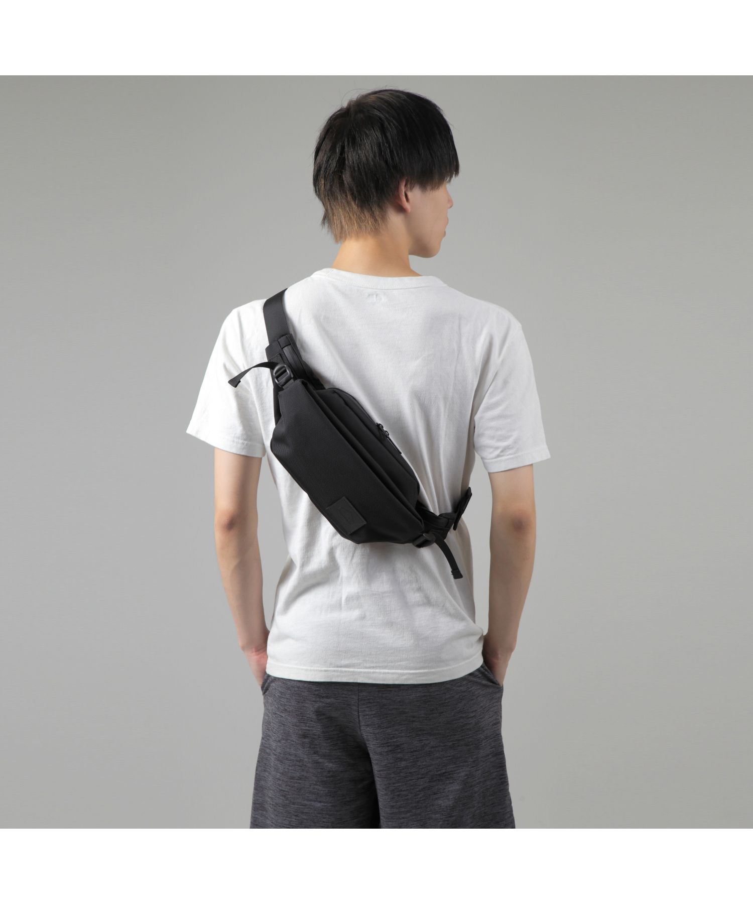 【ジム×デイリー】alo スリングバッグ スタイリッシュ 大容量 VitaFelice スリングバッグ メンズ 大きめ 斜めがけ 多収納 軽量