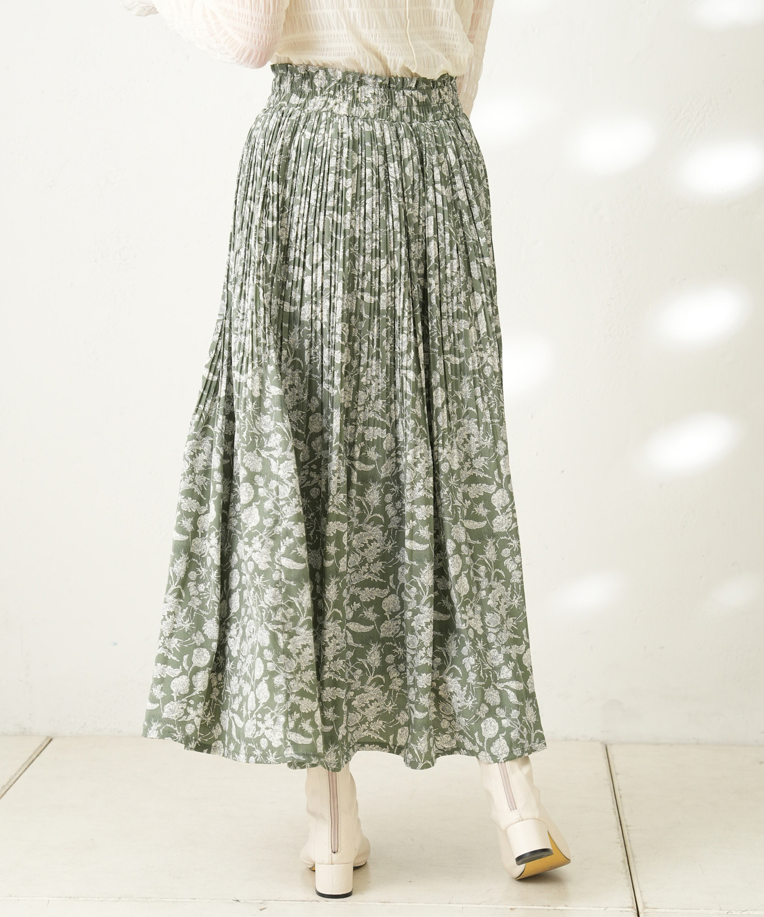 クーポン】【セール 60%OFF】デシン中花柄消しプリーツスカート