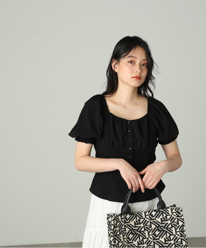 セール 20%OFF】ペンタゴンネックパフスリーブブラウス