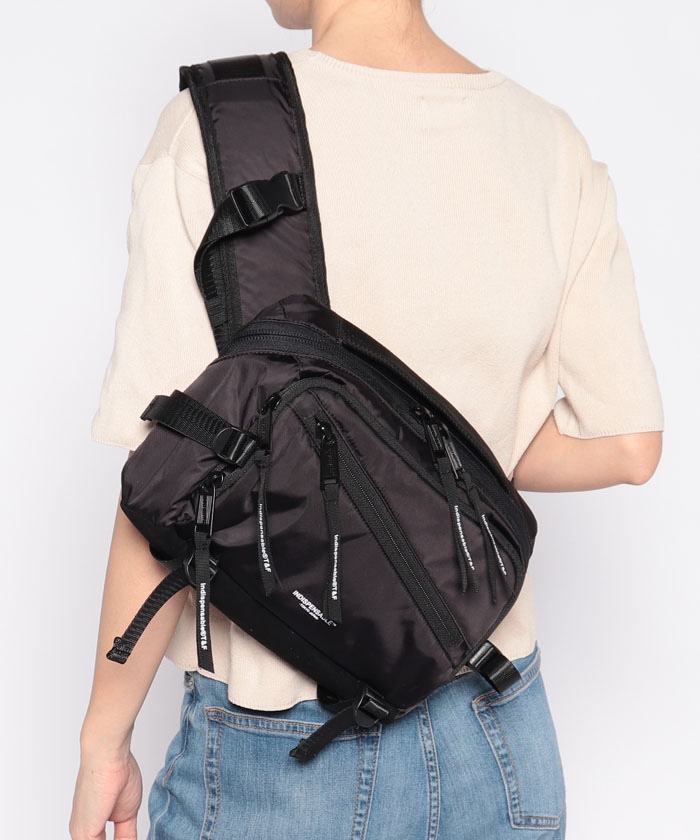 セール】INDISPENSABLE SLING BAG SNATCH ECONYL(505194273