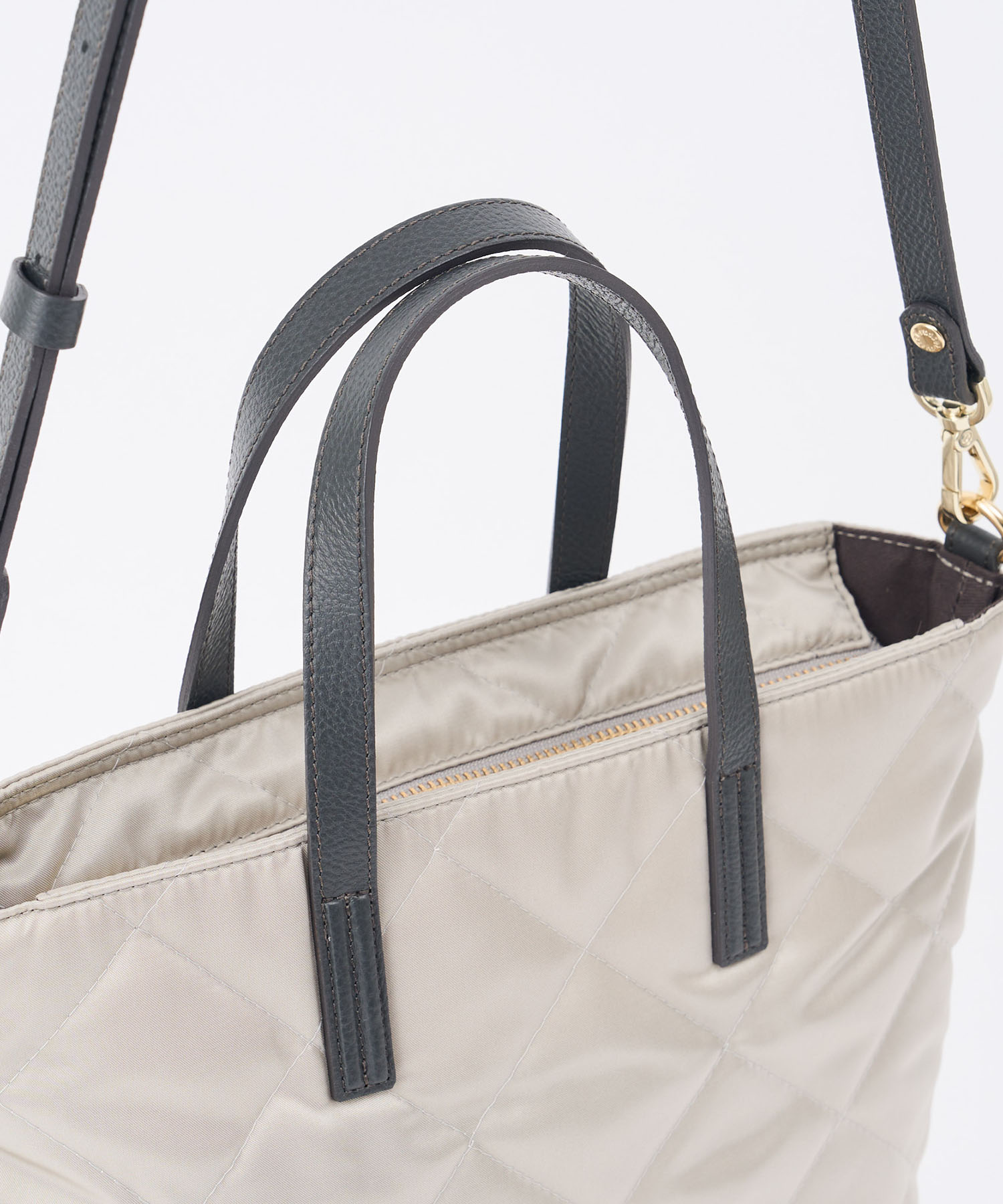 セール 41%OFF】キルティングスリム2WAYトートバッグ【THE