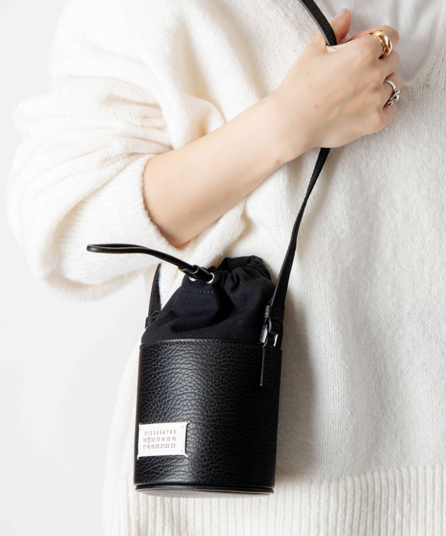 Maison Margiela 5AC バケットバッグ　ショルダー Maison Margiela PARIS FEMME 5ACバケットバッグBlack - Pale Jute