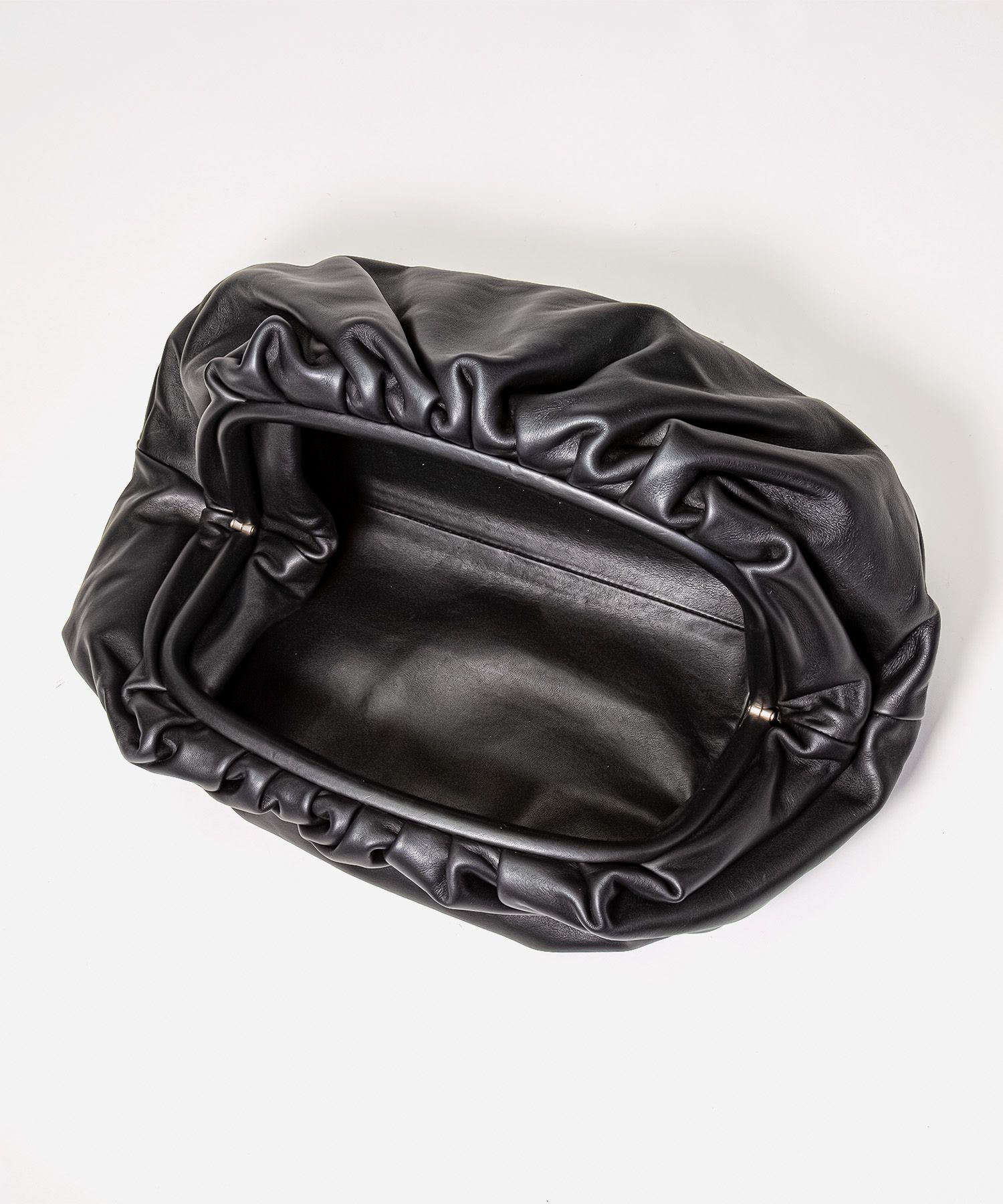 希少【BOTTEGA VENETA】ストラクチャー レザー クラッチバッグ BOTTEGA VENETA（セカンドバッグ/クラッチバッグ）のフリマ