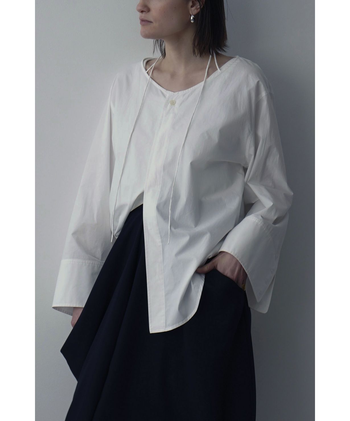 CLANE シャツ DECOLLETE LINE BLOUSE WHITE 新作 CLANE シャツ DECOLLETE LINE BLOUSE WHITE 新作