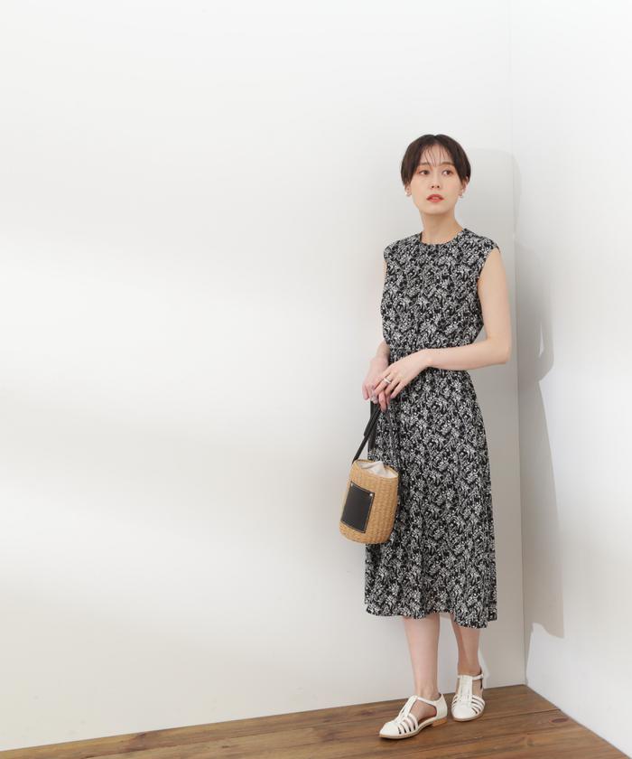 公式の店舗 セール 30%OFF】小花柄ウエストシャーリングノースリーブ ワンピース