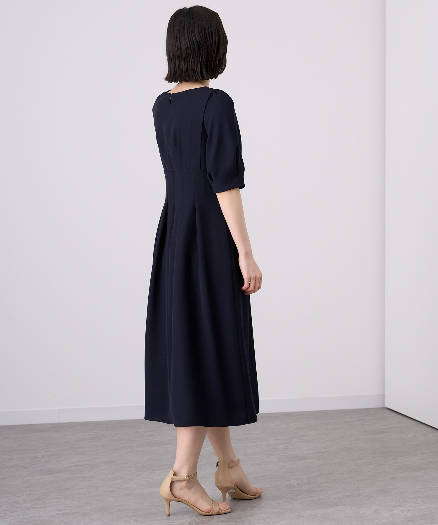 【美品】アナイ　ポリエステルダブルサテンタック　ワンピース　38 ネイビー ANAYI アナイポリエステルダブルサテンタックワンピース38 ネイビー